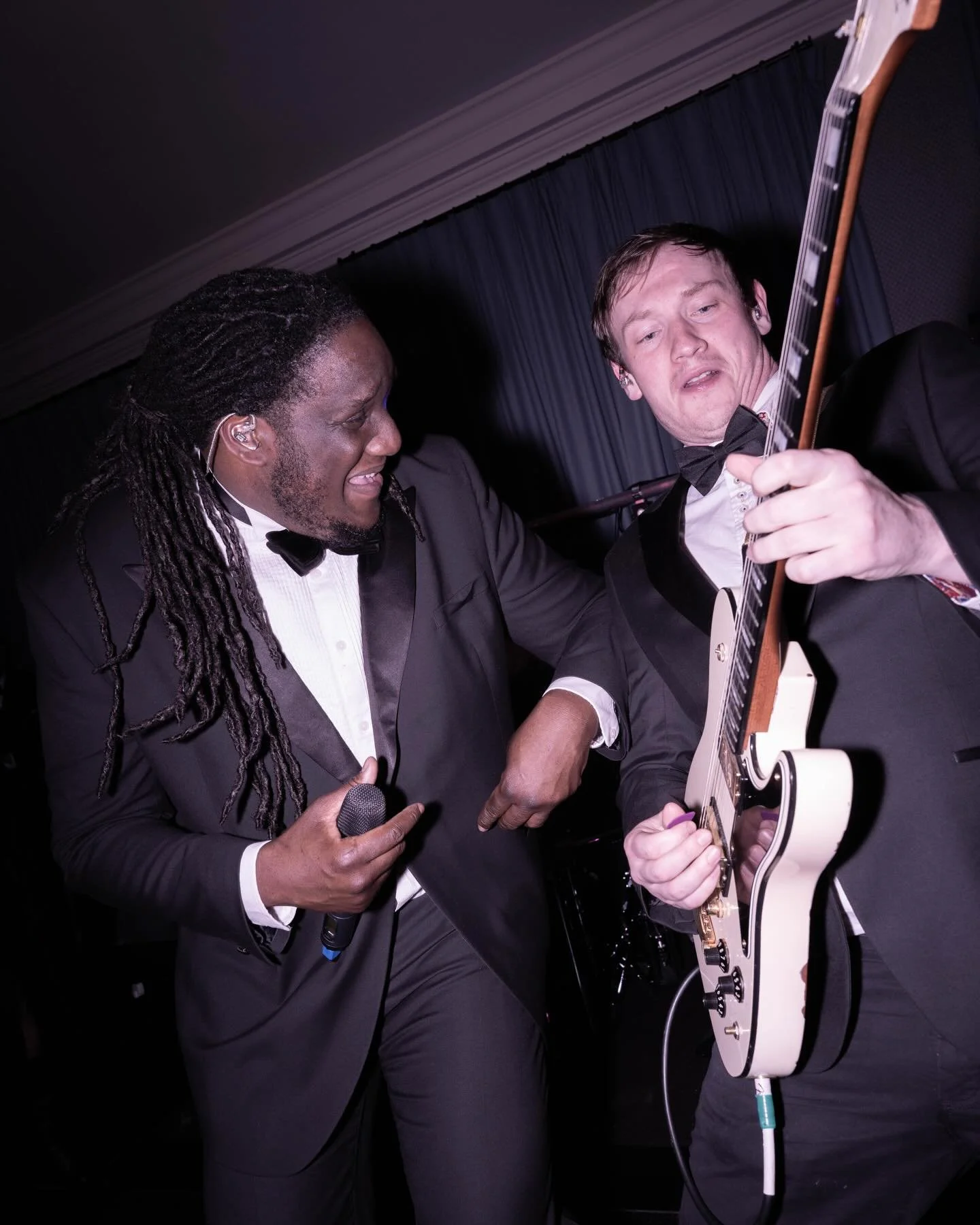 Low light, high energy, big mood✨

#webringthevibe

.

#livemusic #premiumband #weddingentertainment #weddingreception