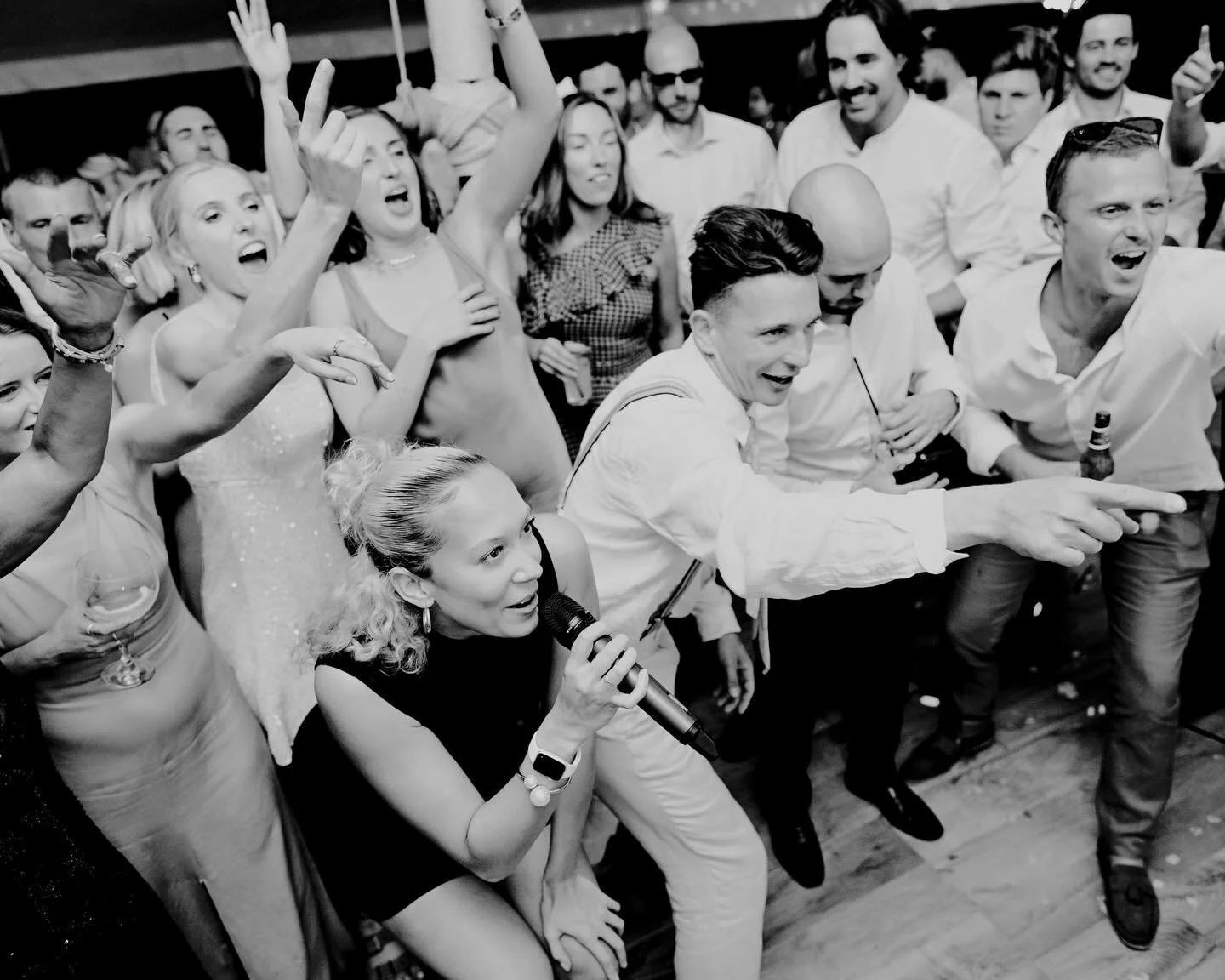 A full dance floor - you can thank us later 😎
#webringthevibe 

.

@adele001 
@jrd__ac 
@kerrypltr 
@savannahmillerbridal 
@cornwell_manor 
@linzi.loops 
@jessicarose.makeupartist 
@rossandrossevents 
@blueridgeweddings 
@originalmarquees 
@evenlode