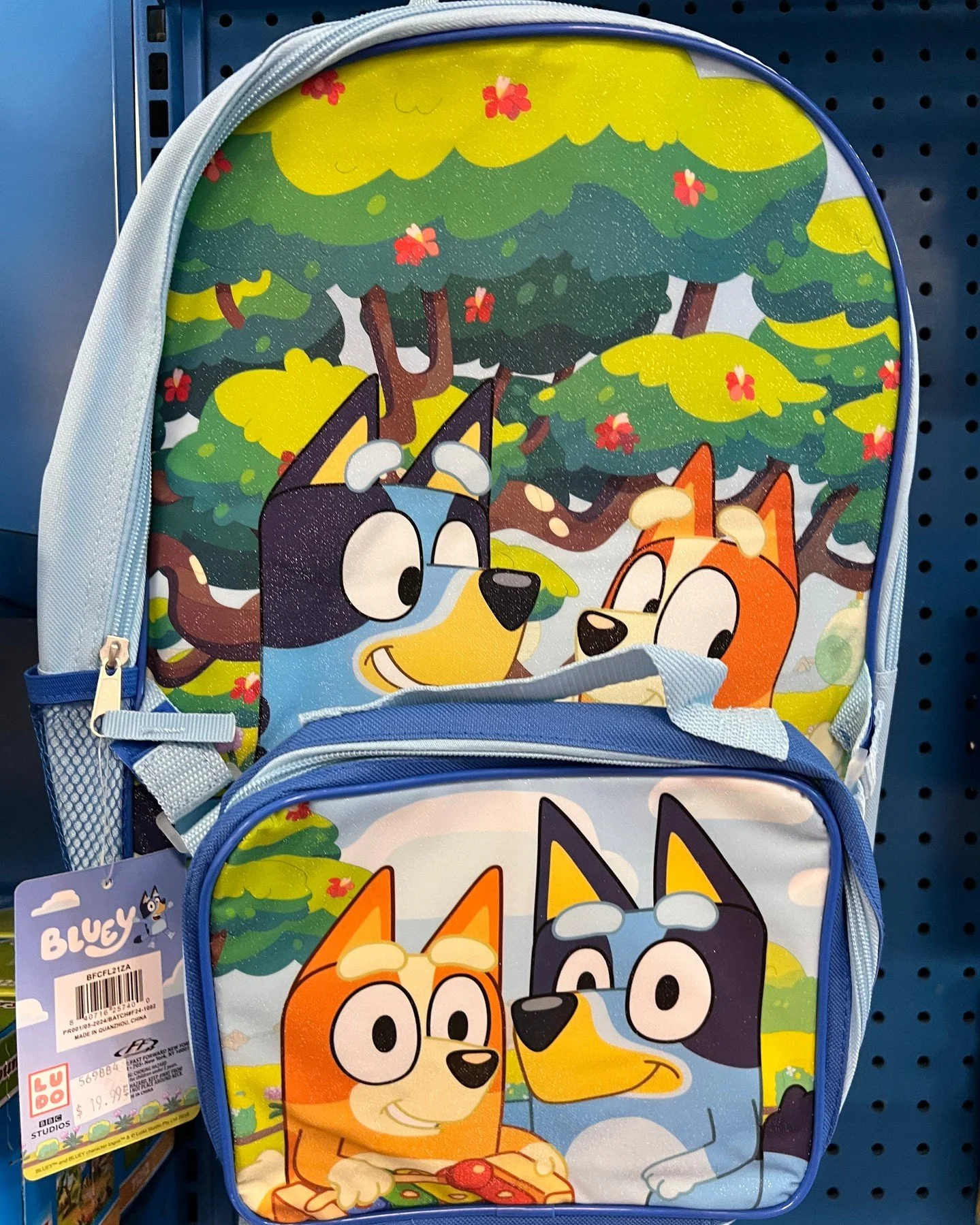 💙🐾 Let’s be honest… Bluey isn’t just for little kids anymore. We see you, teens (and parents) quoting full episodes like it’s Shakespeare. Our Bluey toys are flying off the shelves faster than Bandit dodging cleanup duty&md