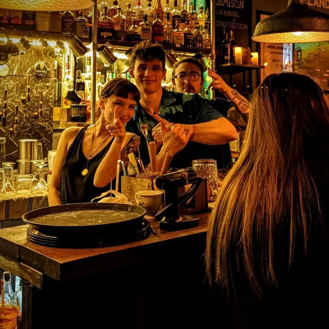 Got that Friday feeling?

Then this lot have you sorted!

House speciality cocktails, all your favourite classics, draught beer, banging tunes and great craic - where else would you rather be?

We open at 5pm this eve -  walk-ins welcome! ☘️