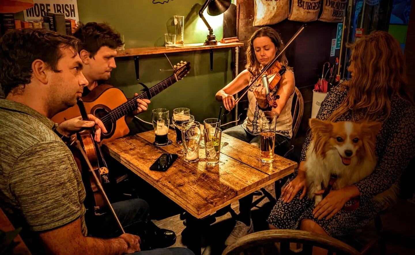 What better way to end the week than with our traditional Irish seisi&uacute;n -  every Sunday from 5.30pm!

Slaint&eacute; ☘️