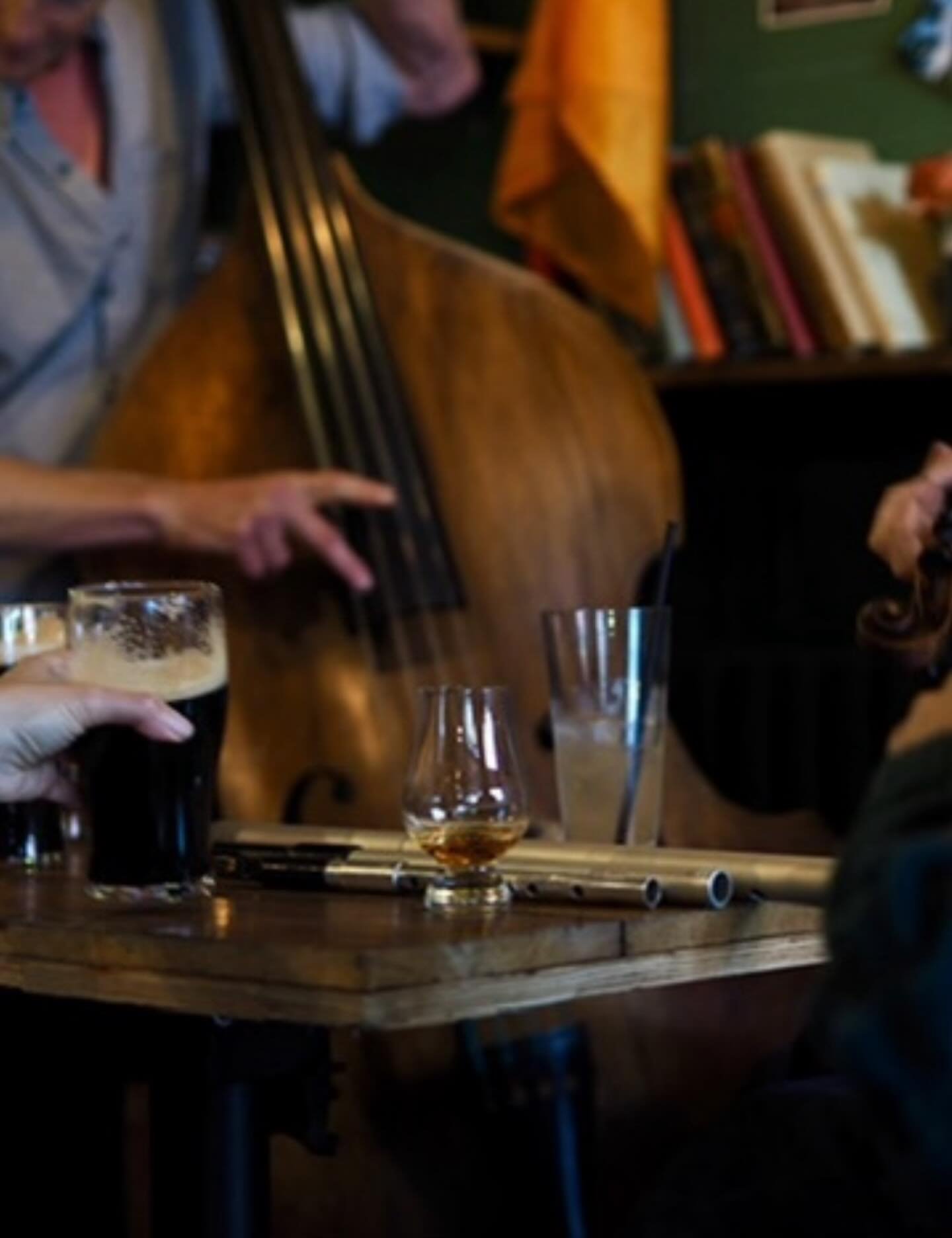 Every Sunday at 5:30pm, we host a Traditional Irish Seisi&uacute;n 🎻

No stage, no setlist - just great music, good company, and a bit of craic to go with it

📸 @davebrolanphotos 

#ireland #irish #brixton #london #cocktails #cocktailbar #whiskey #