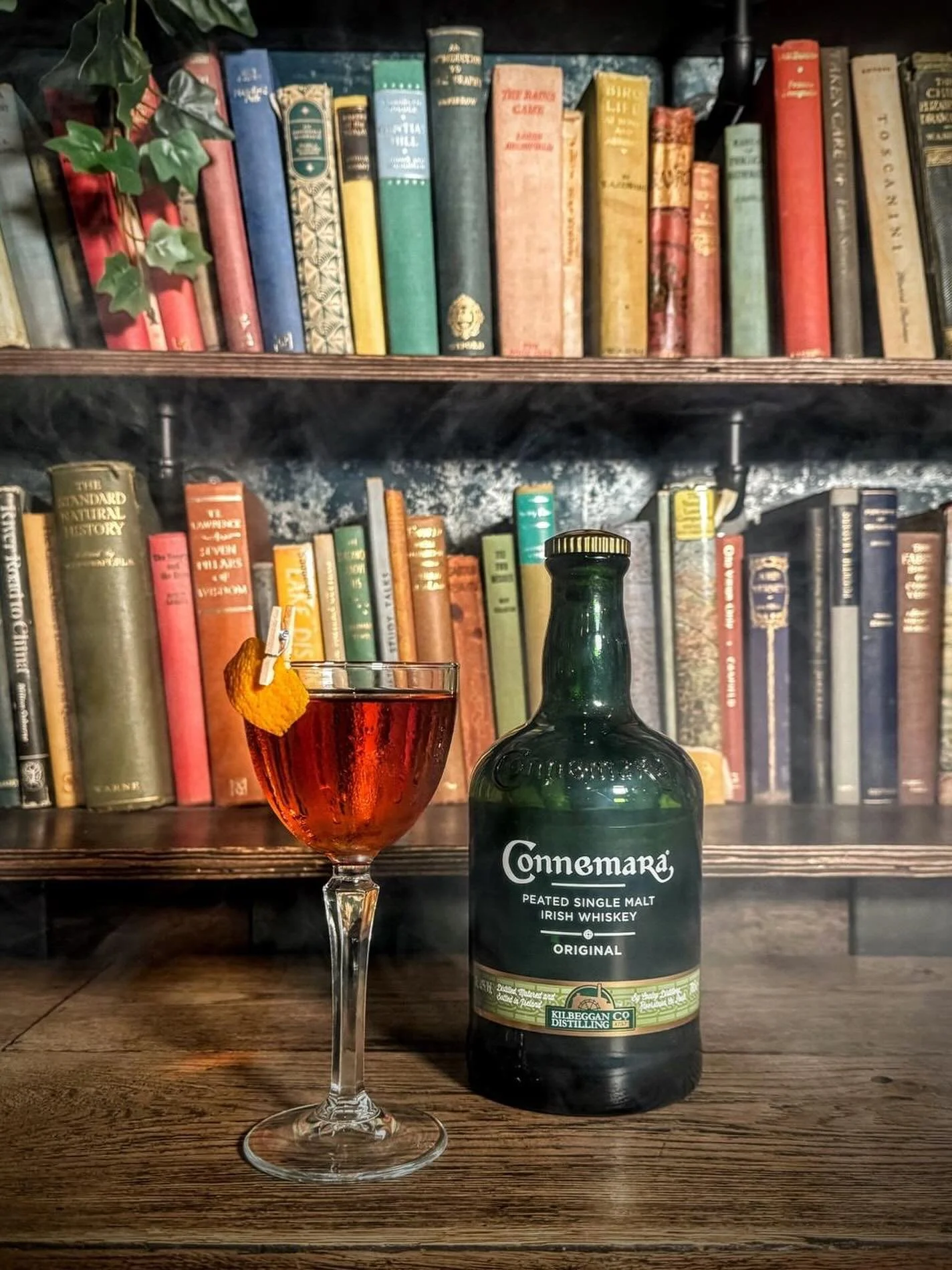 💫 New to our House Specialities 💫
Introducing the ‘Will - O’ - The - Wisp’; smoky, herbaceous with a subtle hint of spice.
• Connemara Peated Irish Whiskey
• Chartreuse 
• Torino Vermouth 
• Bitters
Mysterio