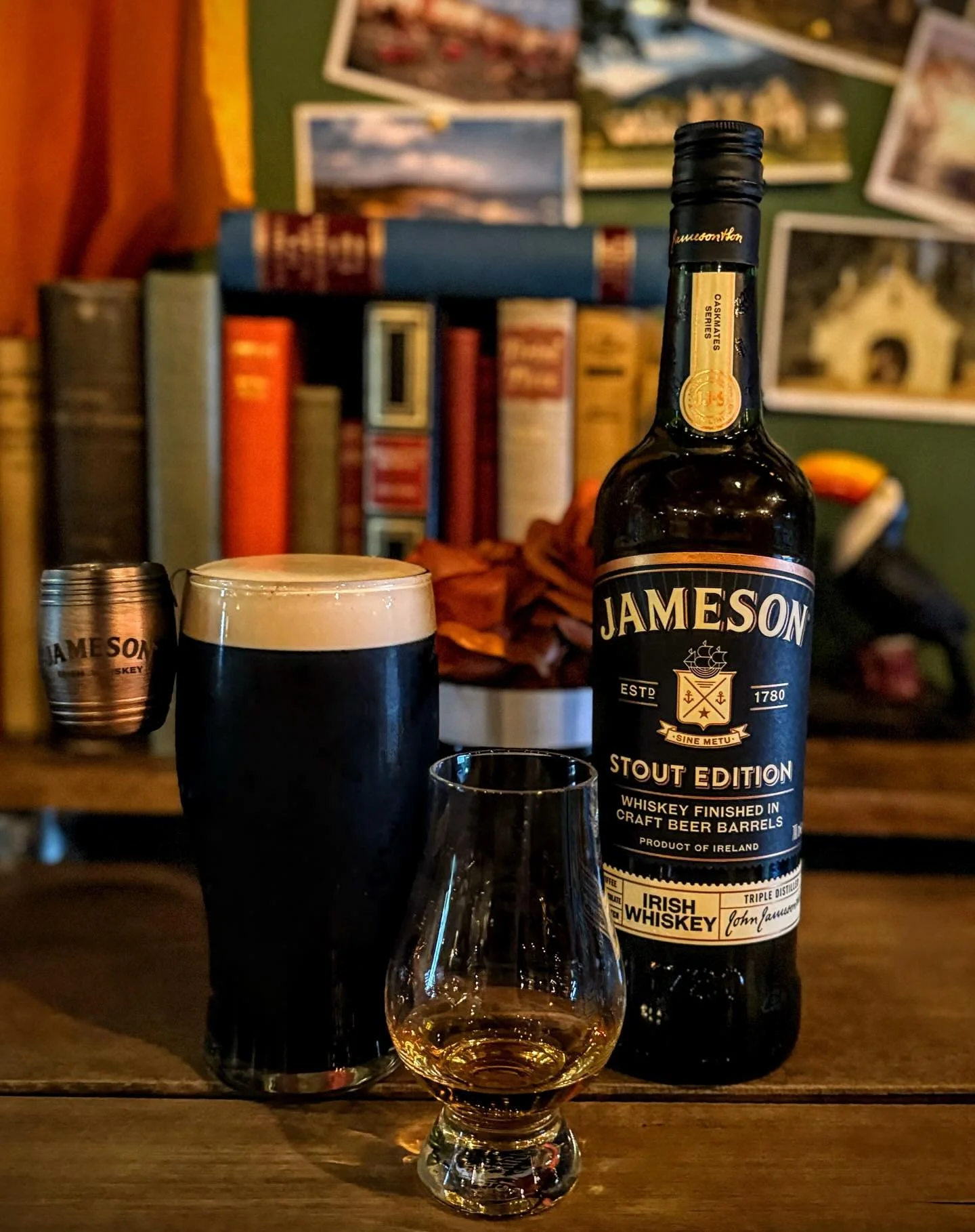 ☘️ Happy International Stout Day ☘️

To celebrate we&rsquo;re giving away a free dram of Jameson Caskmates Stout Edition with your pint courtesy of @jamesonuk 

Just ask a member of the team. Sl&aacute;inte ☘️

#ireland #irish #brixton #london #cockt