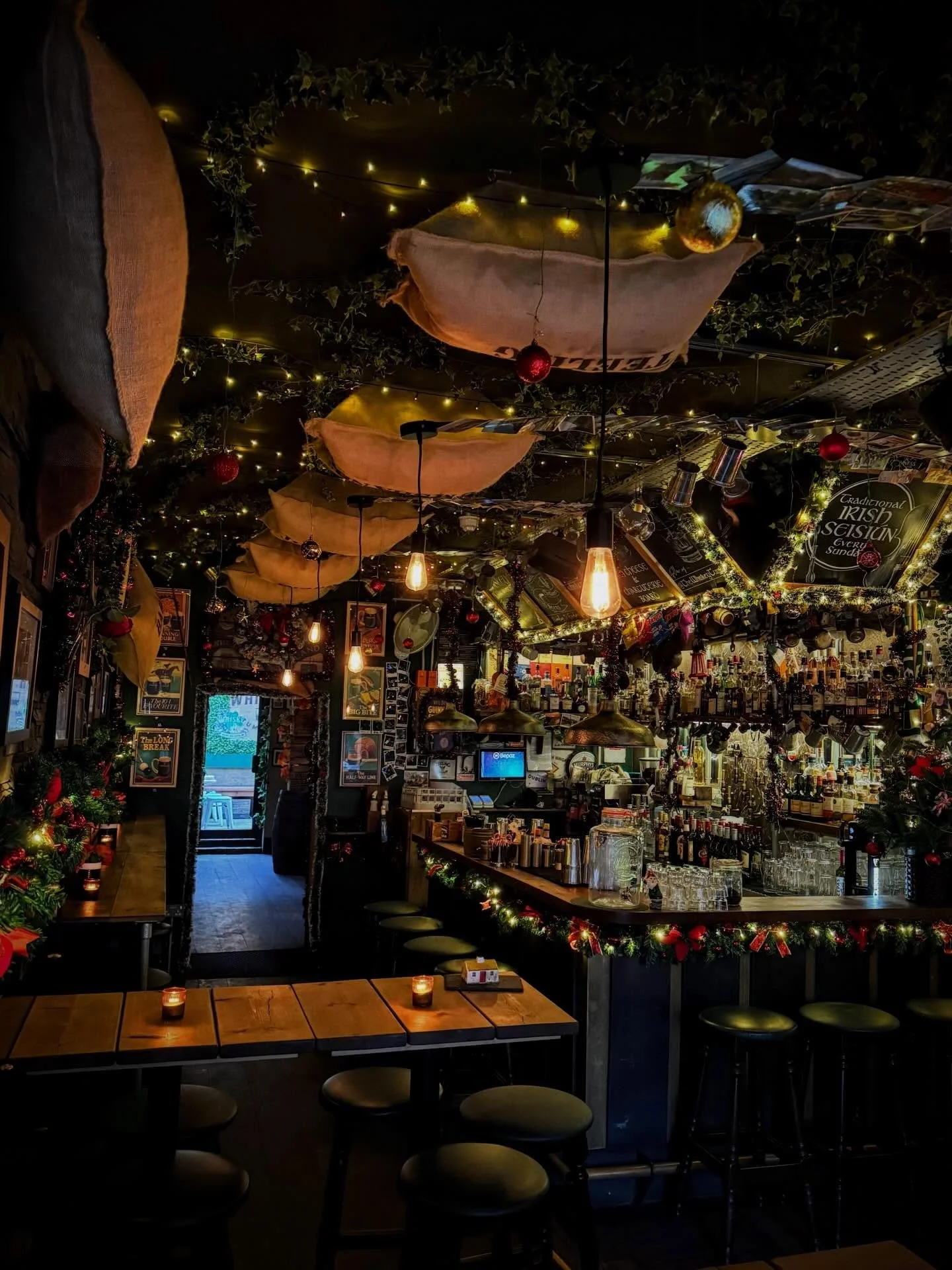 A huge Merry Christmas / Nollaig shona daoibh go l&eacute;ir! 🎄☘️

From all of us at The Whiskey Tumbler, we hope you have a fantastic Christmas Day. We&rsquo;ve had an absolute ball celebrating with you over the past few weeks and we&rsquo;ll be ba