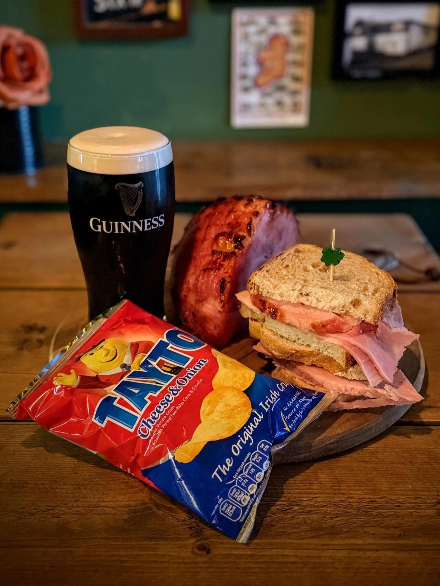 ☘️ ‼️HOT SANDWICHES ‼️☘️ 

Available Saturday &amp; Sunday until 7pm.

Salt beef, hot ham or the legendary Tayto Sandwich. 

Perfect with a pint 🍺 ☘️

#food #irish #london #guinness #tayto