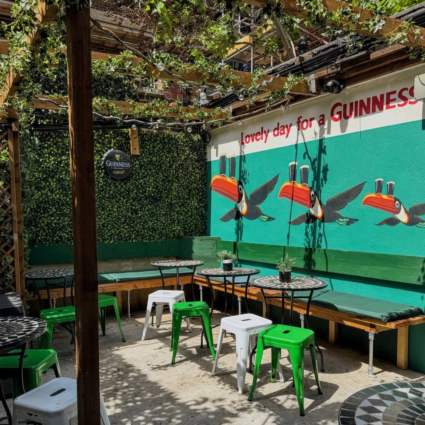 A huge shoutout and thank you to the incredibly talented @chalky.panthe for bringing these Guinness toucans to life on our wall! 

The perfect finishing touch to the garden and just in time for sunshine, cocktails, creamy pints and late summer evenin