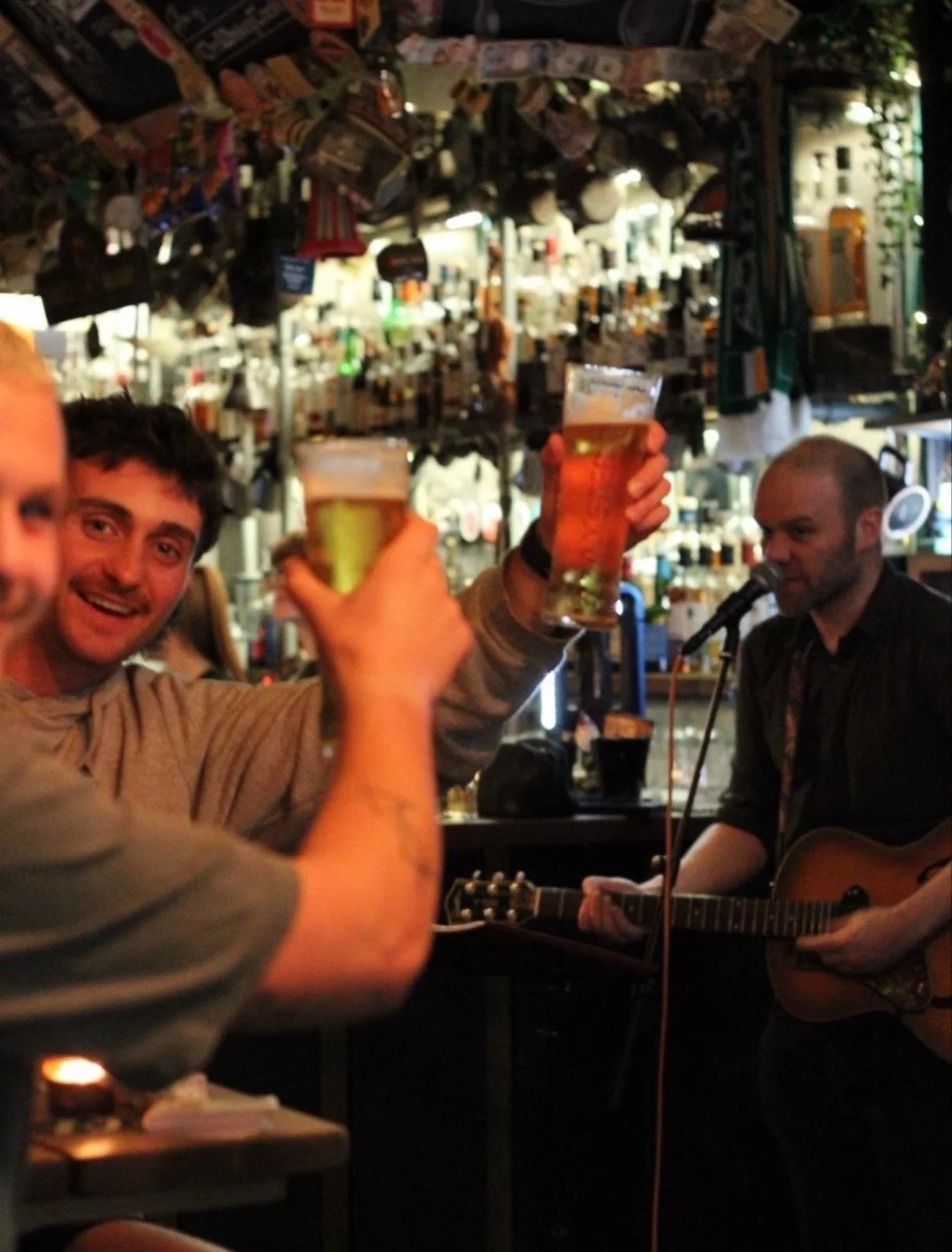 Oh we do bloody love a Thursday 👏

Catch the talented John Drain from 9pm tonight (and every week!) with some funky Chicago and Delta style Blues. The best backdrop for a cosy night full of great craic and great drinks. 

We&rsquo;re open at 3pm so 