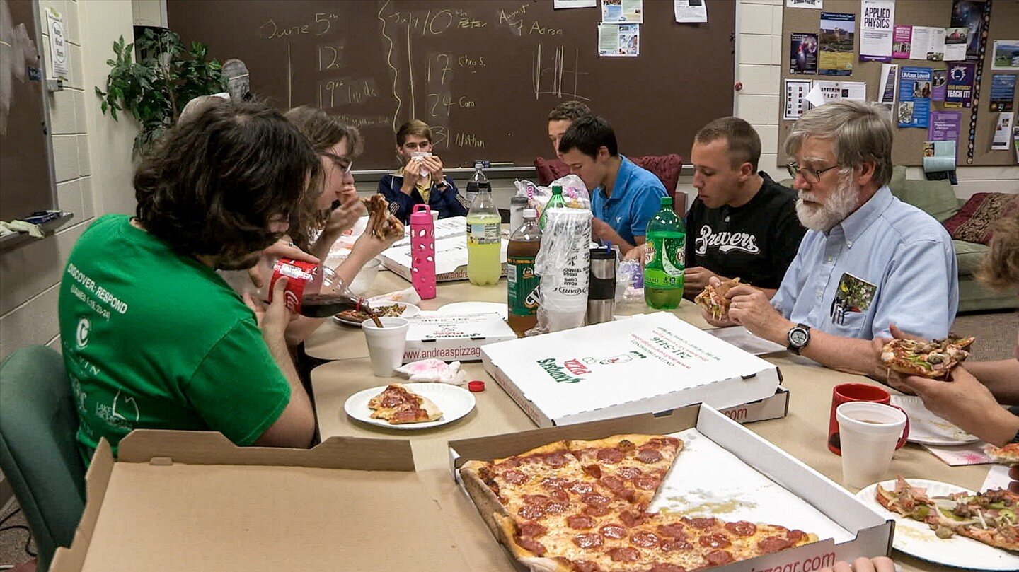 A real inside peek of the weekly pizza lunches in the physics and astronomy department. 
.
.
.
.
.
#luminousfilm #luminous #pizzalunch #prediction #astronomy #physics #stars #supernova #rednova