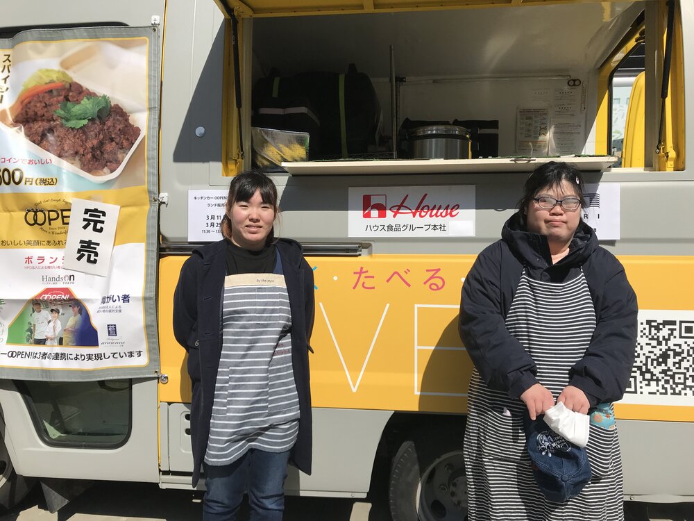 A picture of Haruka and Riho Ishii (working partner) in front of the LIVES Food Truck
