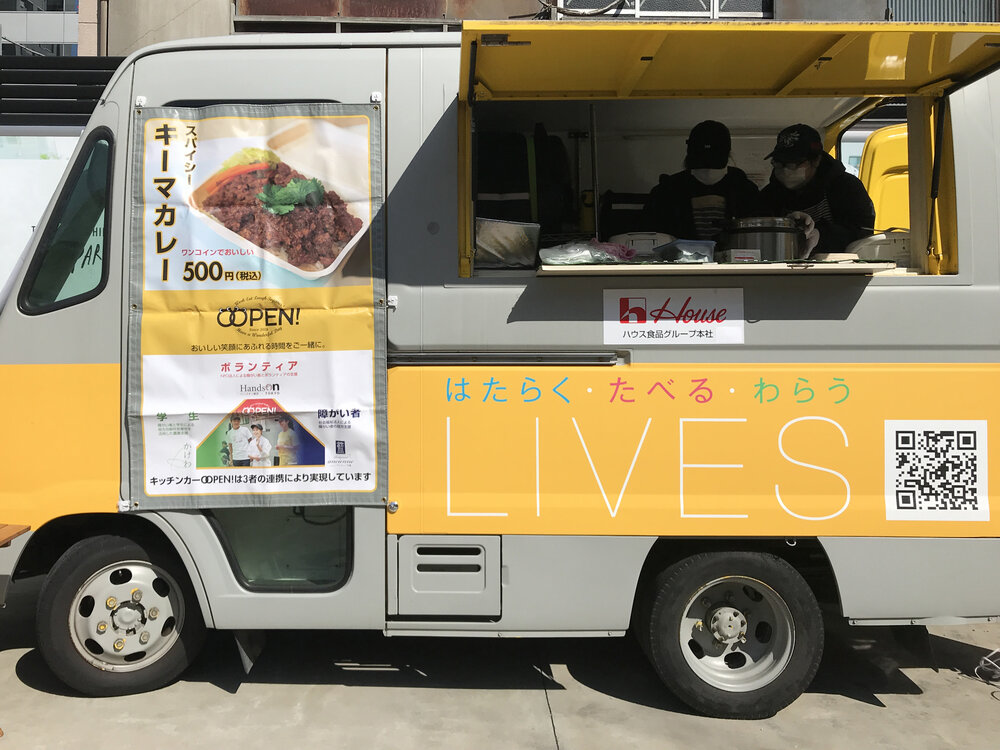 A picture of LIVES Food Truck