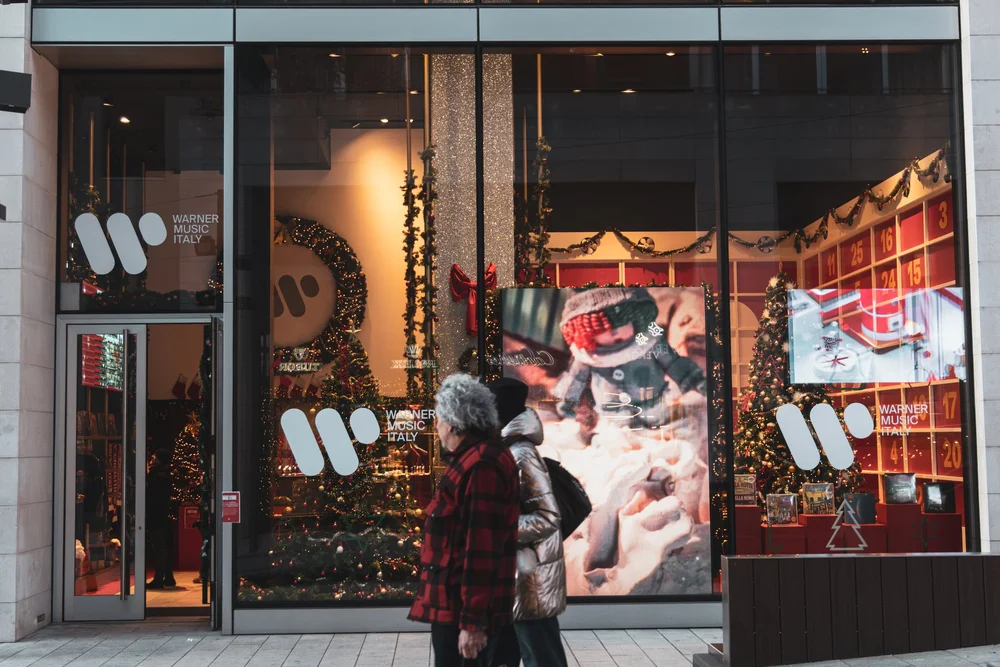 Warner Music: retail marketing al pop up store