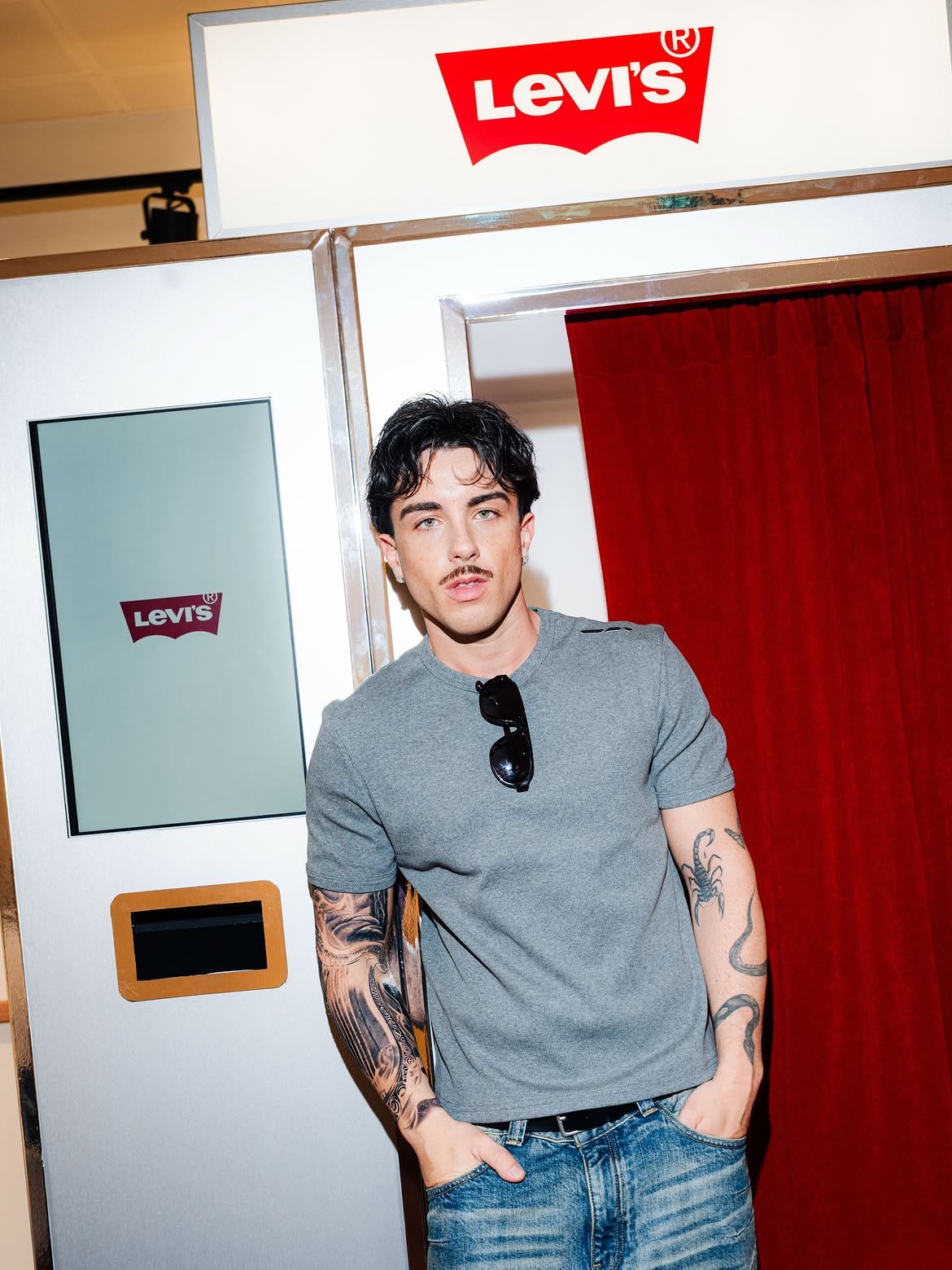 Levi's_SayCheese_PhotoBooth_Cabina.jpg