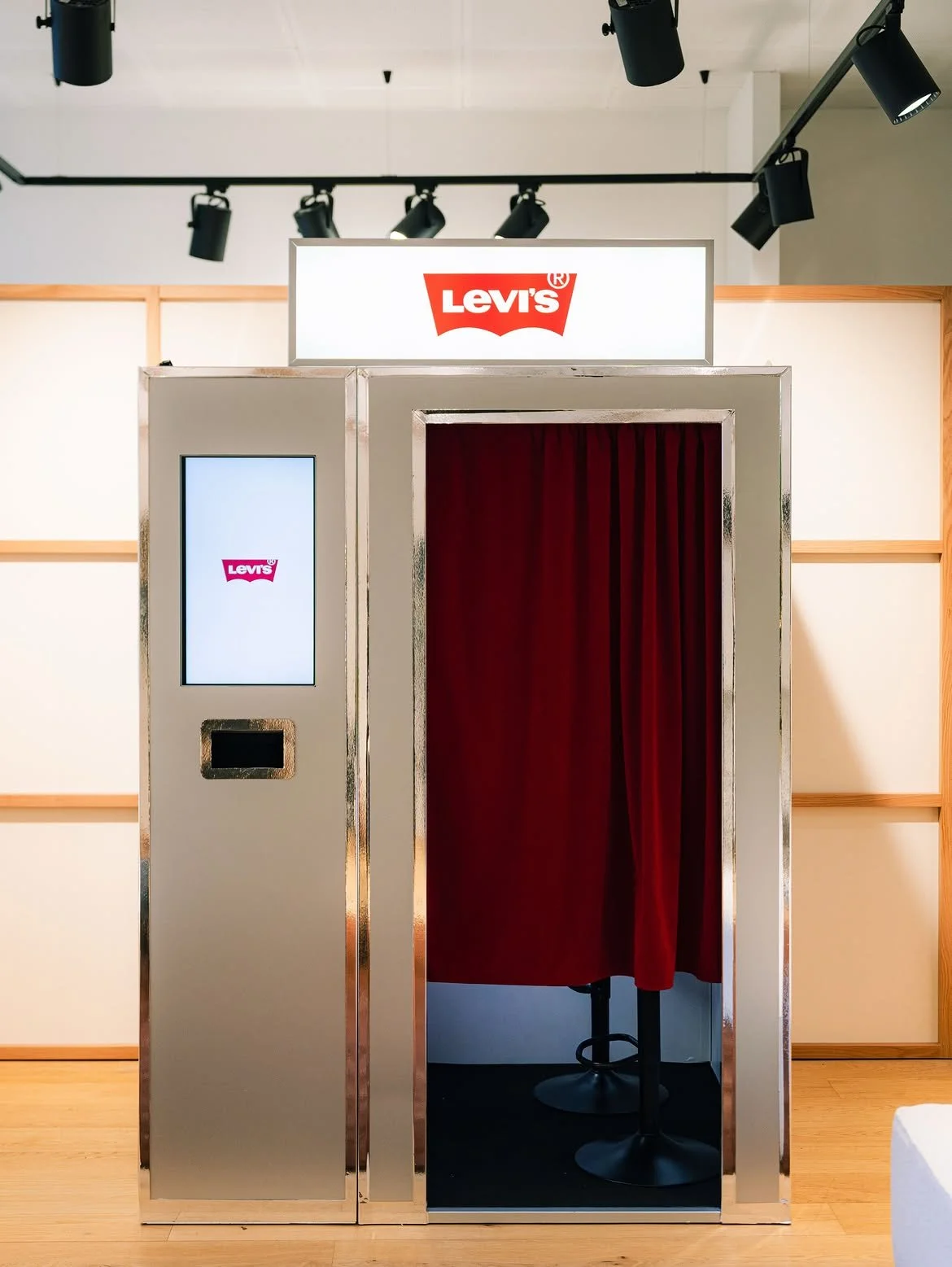 Levi's_SayCheese_PhotoBooth_Cabina.jpg