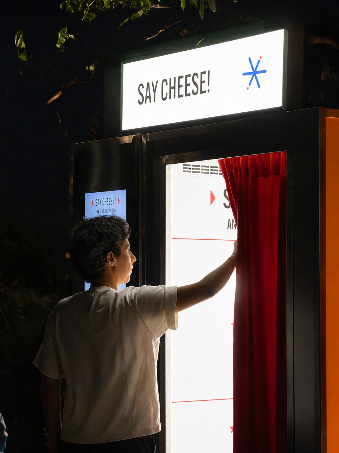 VillaVittoria_SayCheese_PhotoBooth.png