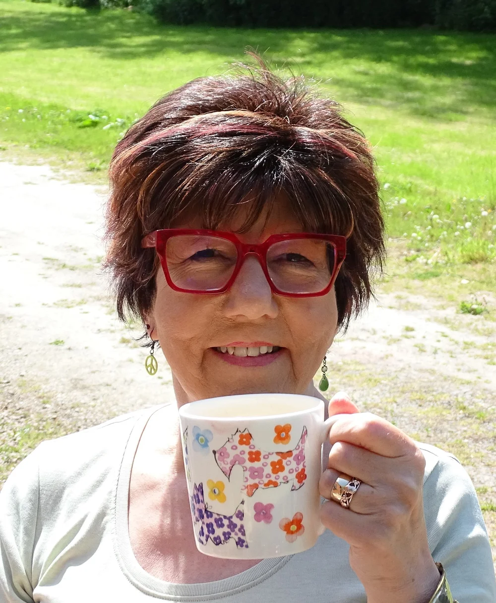 Get to know the author: Lynne Hackles – Cahill Davis Publishing