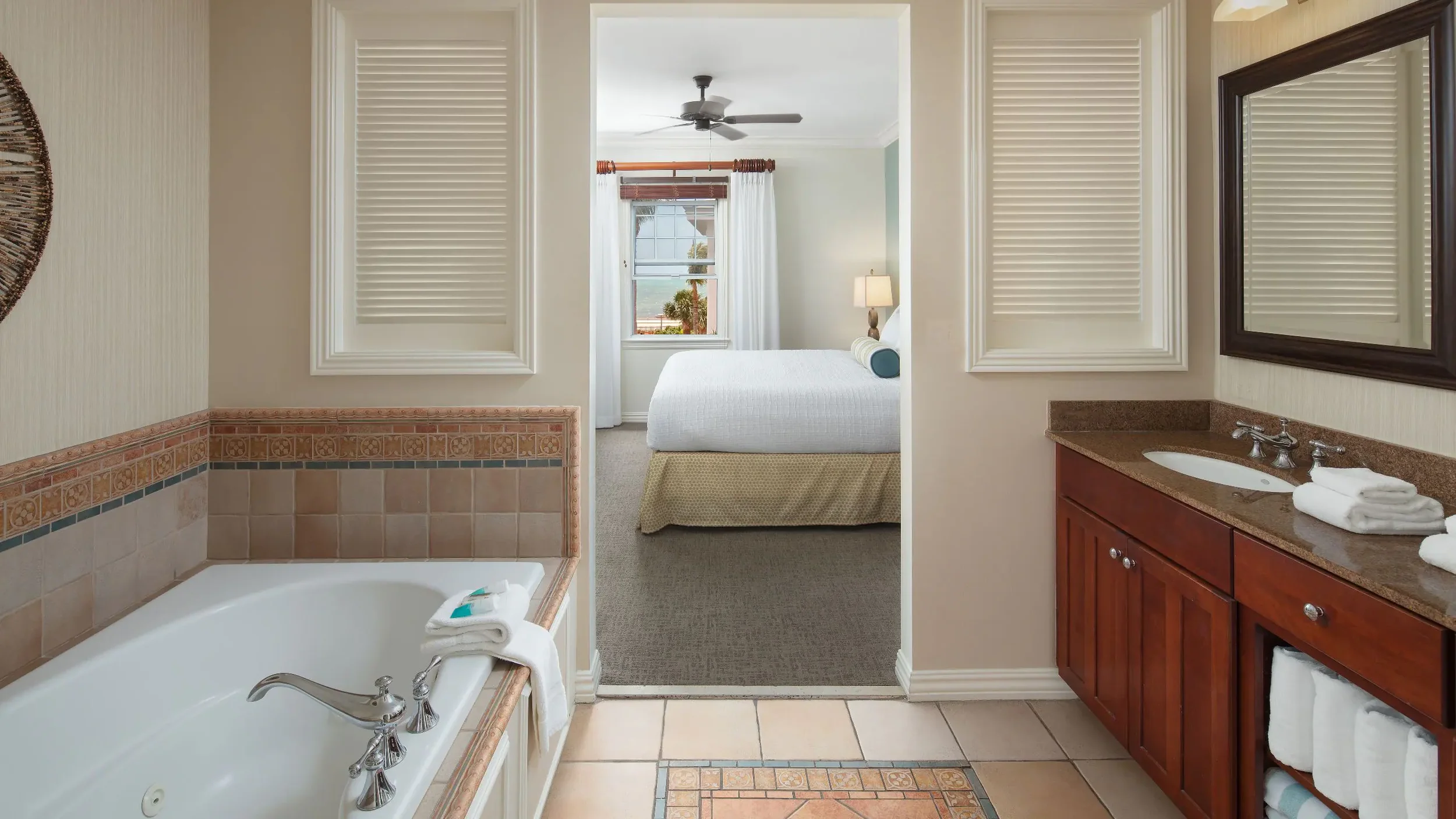 Hyatt-Residence-Club-Key-West-Windward-Pointe-P056-Master-Bedroom-Bathroom.16x9.jpg.webp
