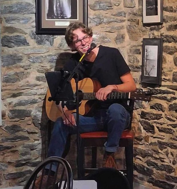 Live Music!! 7-9pm
