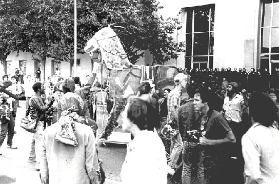 Protesters with the Trojan Donkey outside the SF Hall of Justice, July 18, 1984 (Photo: Keith Holmes)
