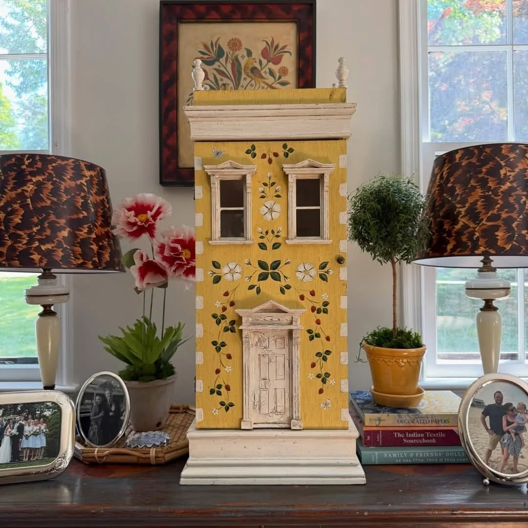 Every home needs a mini house within! This one may be small, but it&rsquo;s mighty 💛 By the very talented @rileysheehey