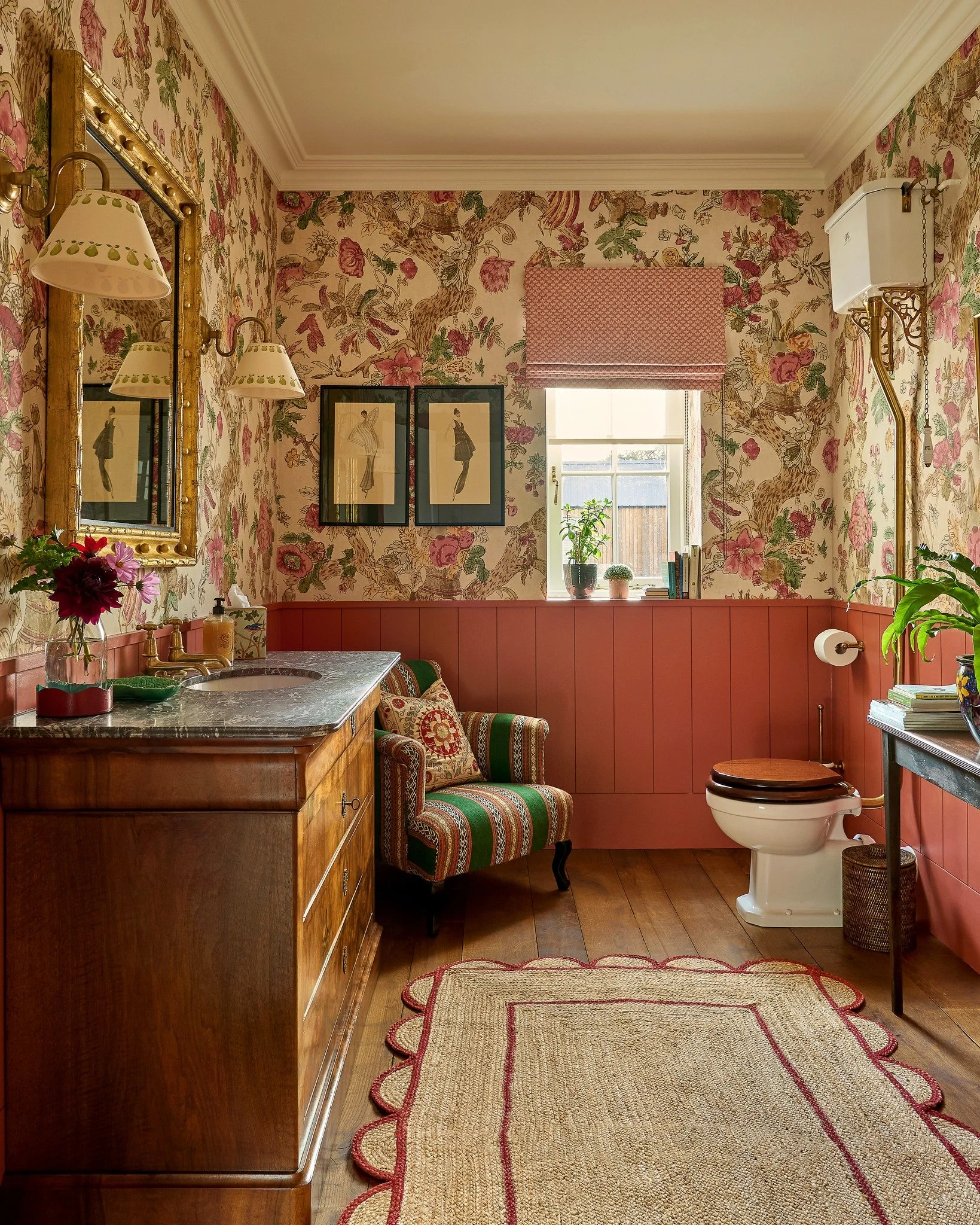 A little loo full of character. This is the main loo for the entertaining part of the house, and my client and I both agreed that an armchair was a MUST!! We could just imagine the girls perched in here, catching up on all the gossip mid party!

The 