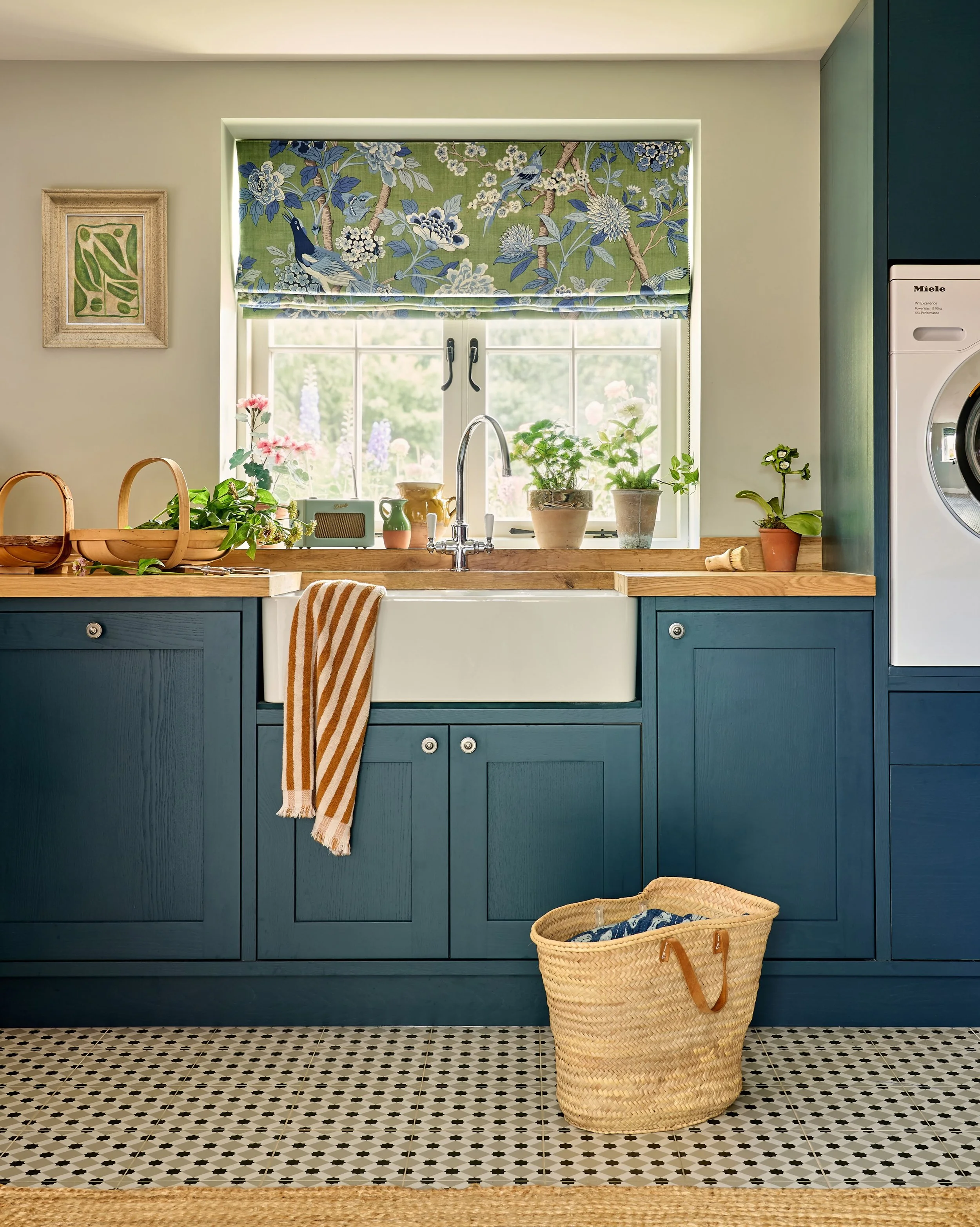 🎶 Do you wanna see a laundry?????
Or put some clothes on for a spin??? 🎶

100% going to regret putting this annoying audio on but I&rsquo;m officially going out of my MIND.. trapped in the house potty training and dreaming of having somewhere this 