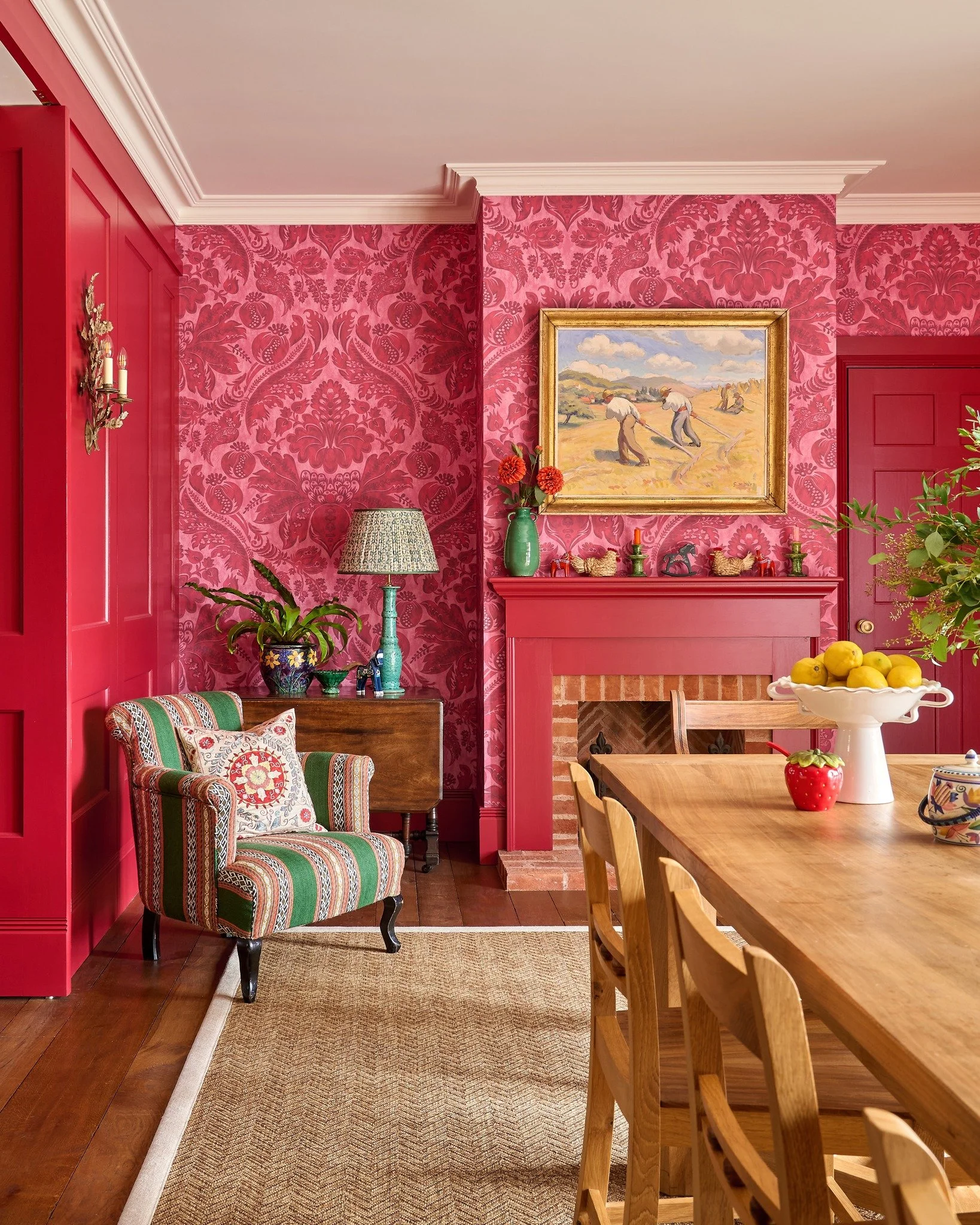 Introducing a new type of open plan&hellip;

The clever panelled walls conceal doors that open through to the kitchen, allowing the two rooms to flow seamlessly together or be closed off to create a more intimate setting for dinner parties. The best 
