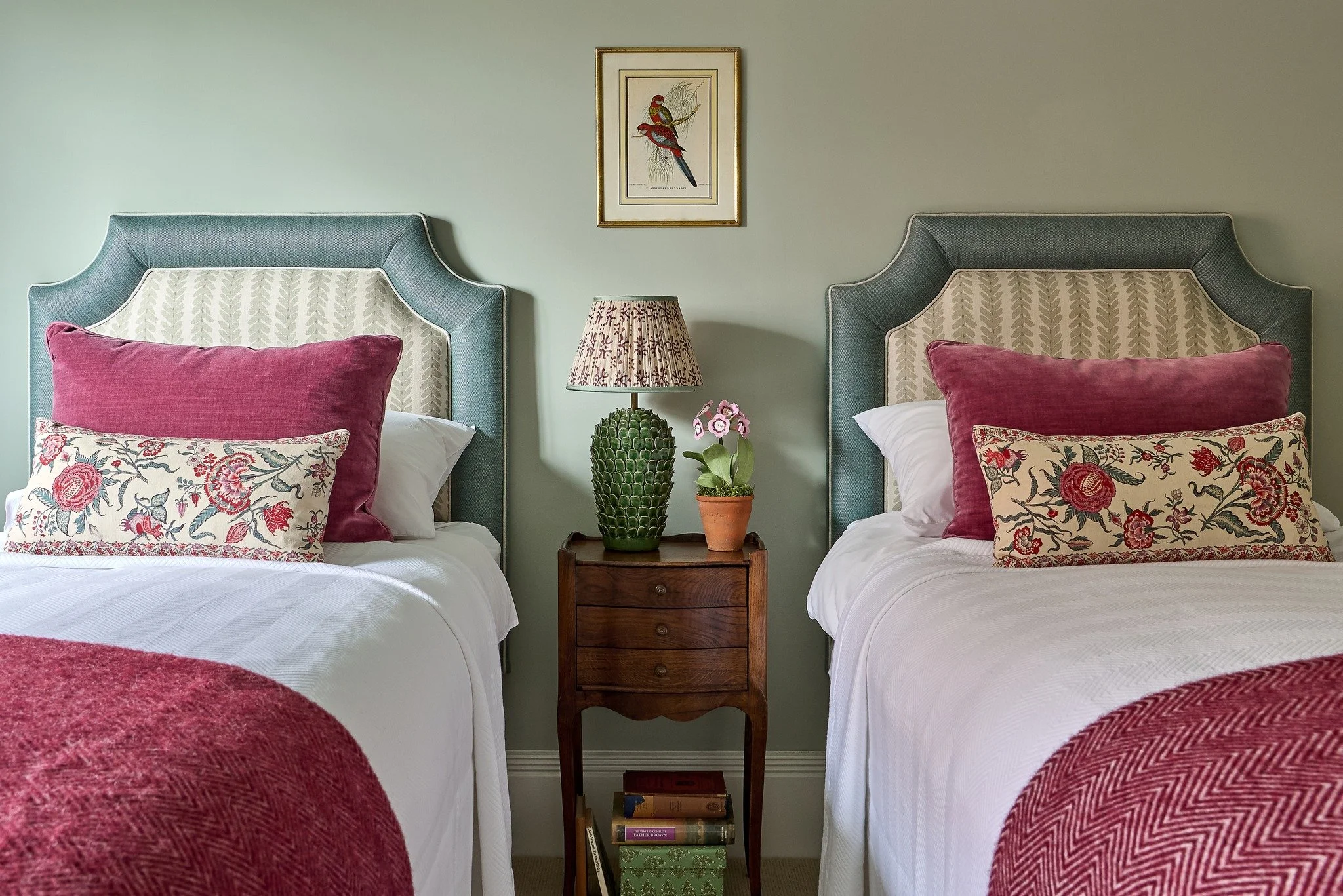 A pretty little twin spare bedroom, designed to be equally welcoming for both grown-up and littler guests!
Photography by @mikegarlickdesign 
Styling @rachel_moreve_styling 
Headboard fabric @veere_grenney 
Paint colour is Mizzle @farrowandball 
Tabl