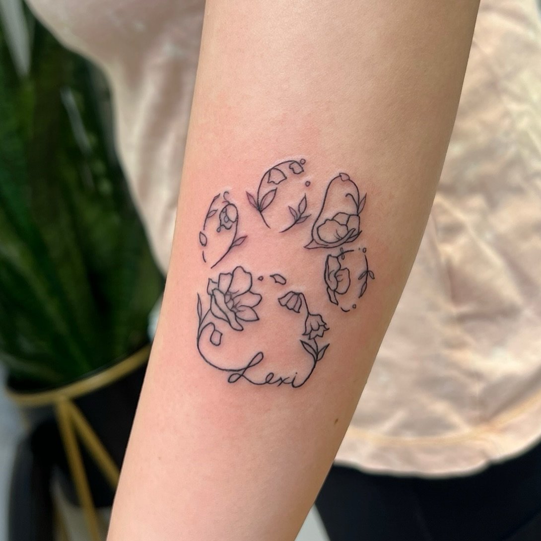 For all of our dog lovers&hellip;the perfect fine line piece by Jen @jenterritotattoos to honor this client&rsquo;s precious pup🤍 

Click the link in our bio to book with Jen today 🤍

#blackandgreytattoo #finelinetattoo #linework #handwritingtattoo
