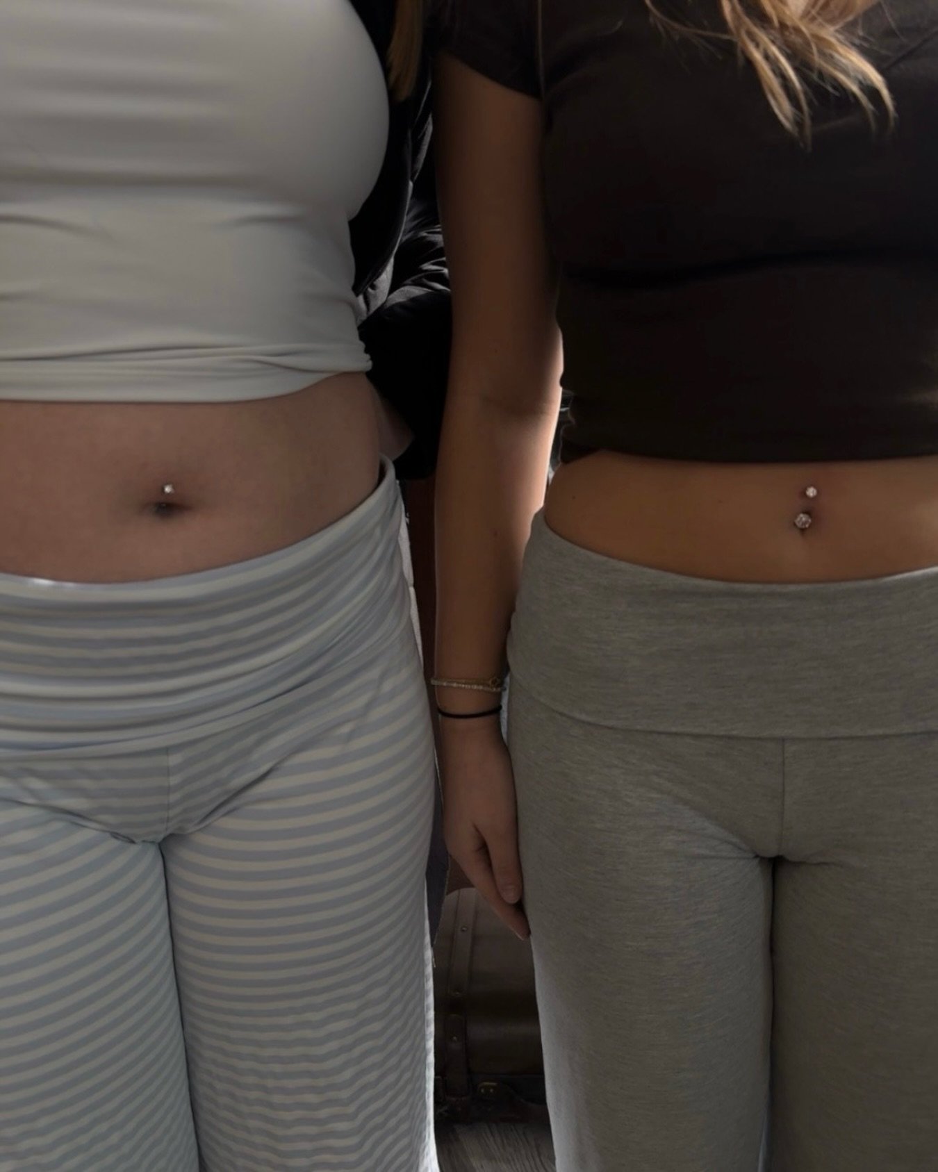 Friends who get pierced together stay together 👯

Link in bio to book with @thepiercingnursecz ✨

#PiercingIdeas #NavelPiercing #RebelAndRoseTattooStudio #WestportCT
