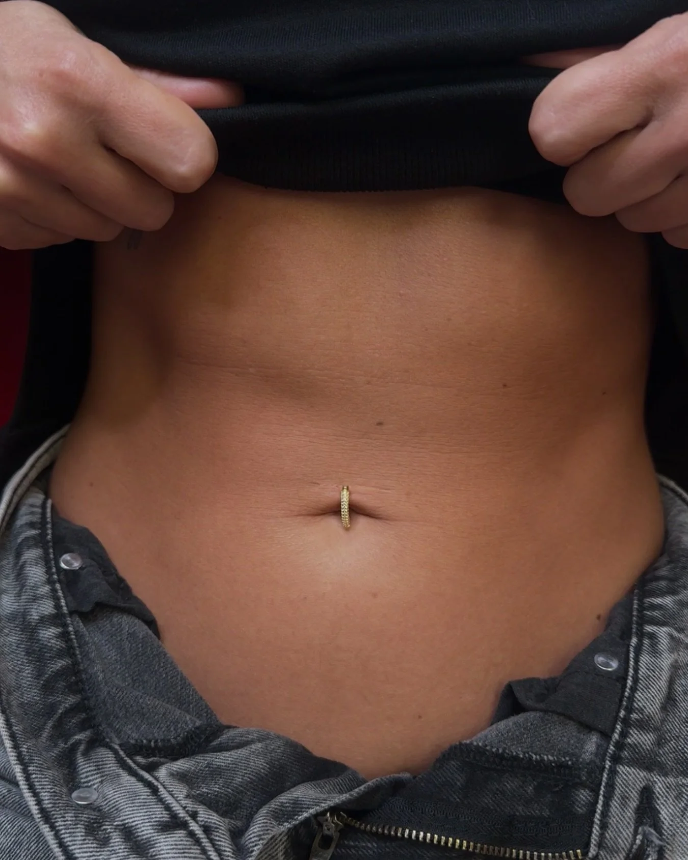 Golden details only ✨

Link in bio to book your next piercing with @thepiercingnursecz 🤍

#navelpiercing #bellybuttonrings #ctpiercer #westportlifestyle #rebelandrosetattoo
