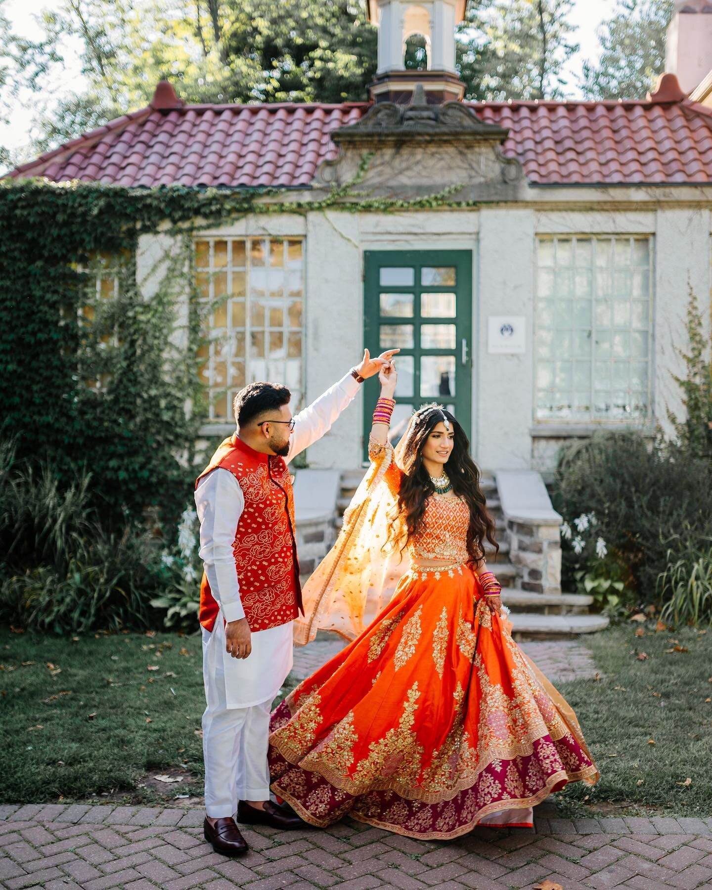 it&rsquo;s U&amp;K&rsquo;s wedding weekend! First up we got their beautiful mehndi! ✨💍

Booking now for 2023 with limited availability only! ✨

Photo: @capturedbymuneeb 
Video: @creativemaazk 
Bride and bridal party dress from: @faizasaqlain 
MUA: @