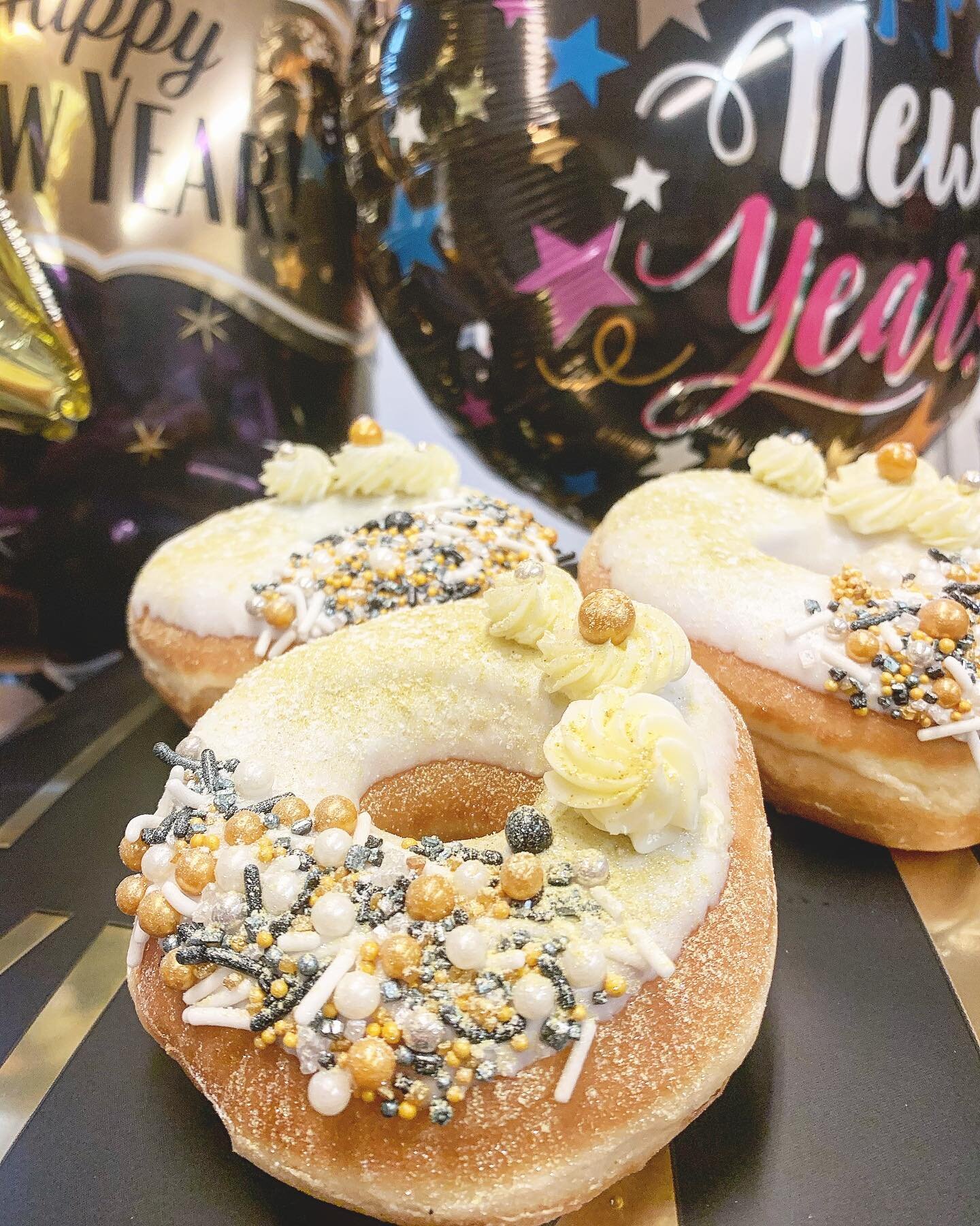Happy New Years Eve

We dropping this bling on a ring donut today to see out the last of what was a unbelievable year to say the least....

We decided to call this donut:

&ldquo;2020 WON&rdquo; 

What a year! 
Amazing year!
Its in the books!

Could 