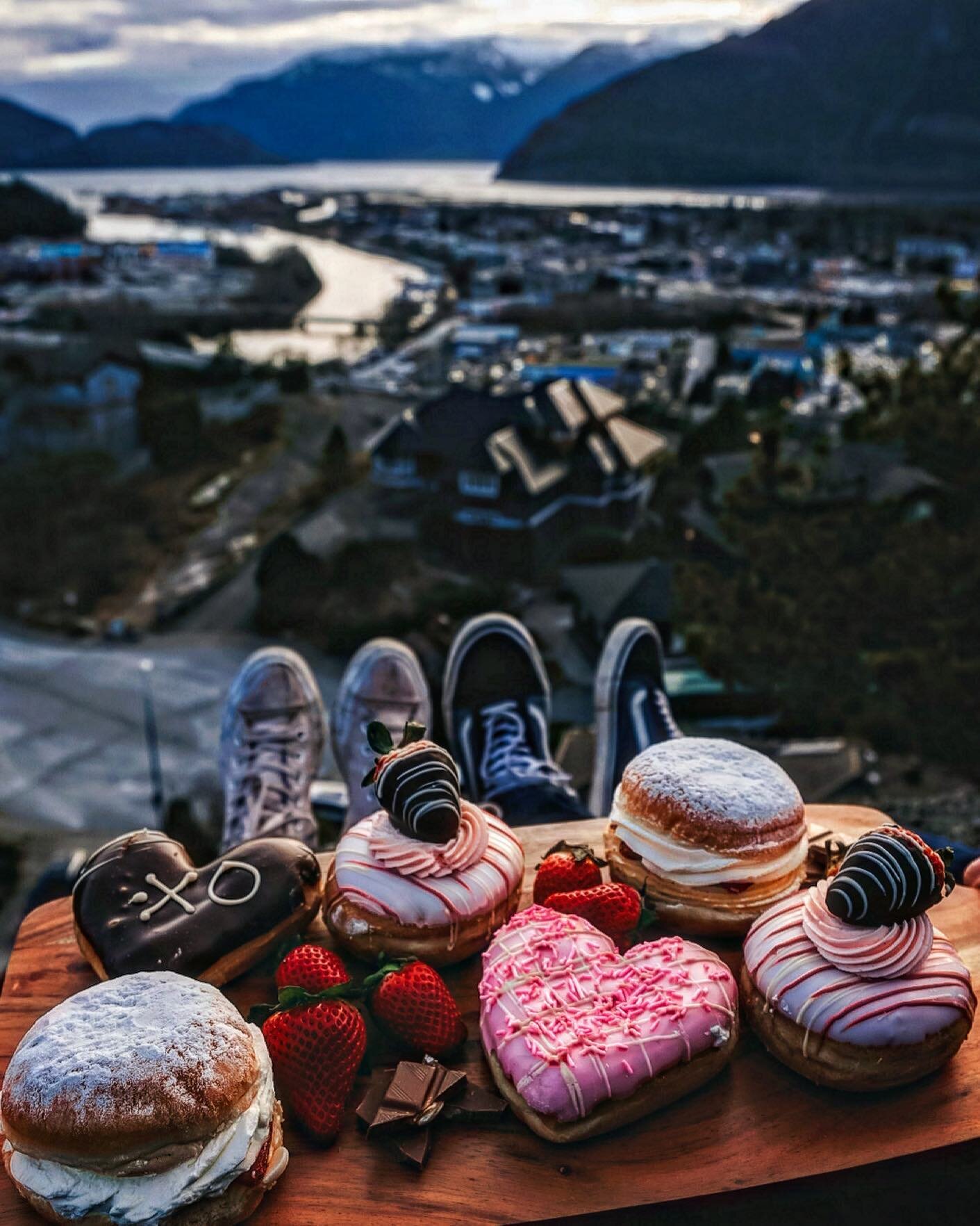 Your the Jelly to my Donut....!

We love every one of you and Squamish  to the donut and back 🥰

❤️ Happy Valentines Day ❤️ 

💕 SUNFLOWER 💕 

📸: @britanycsurka 

#valentines #valentinesdonuts #shmooz #love #fortheloveofdonuts #Stunning #elevated 