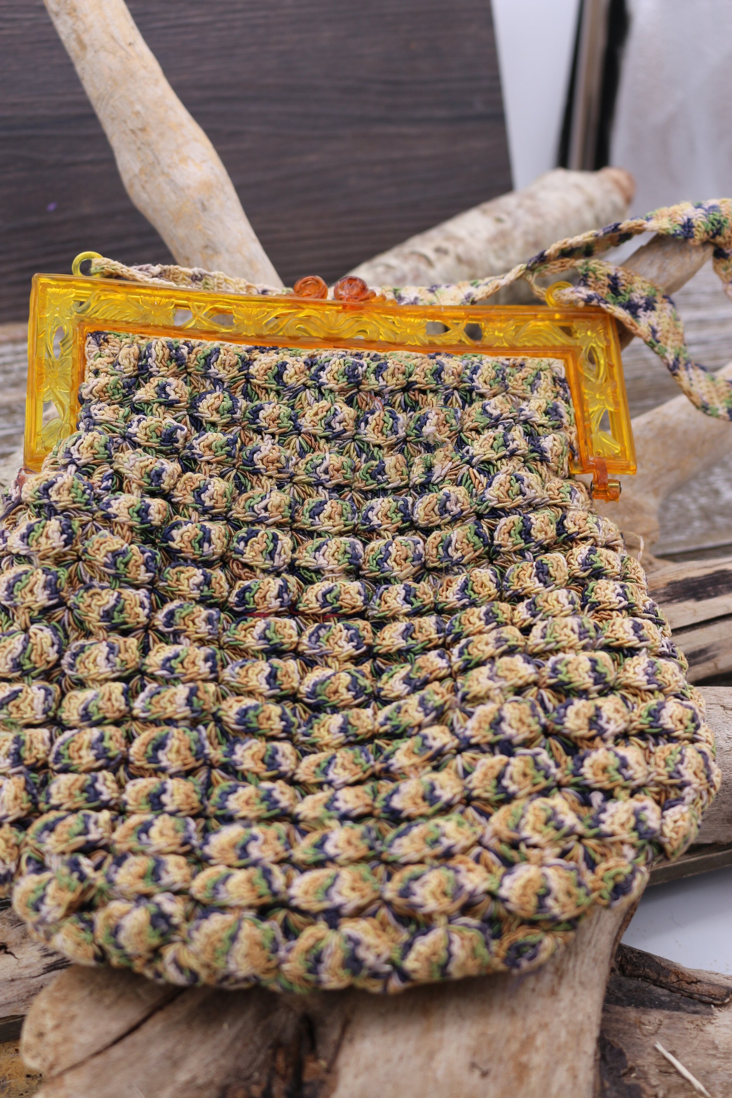 Crocheted cotton bag with plastic top - clasp does not work 