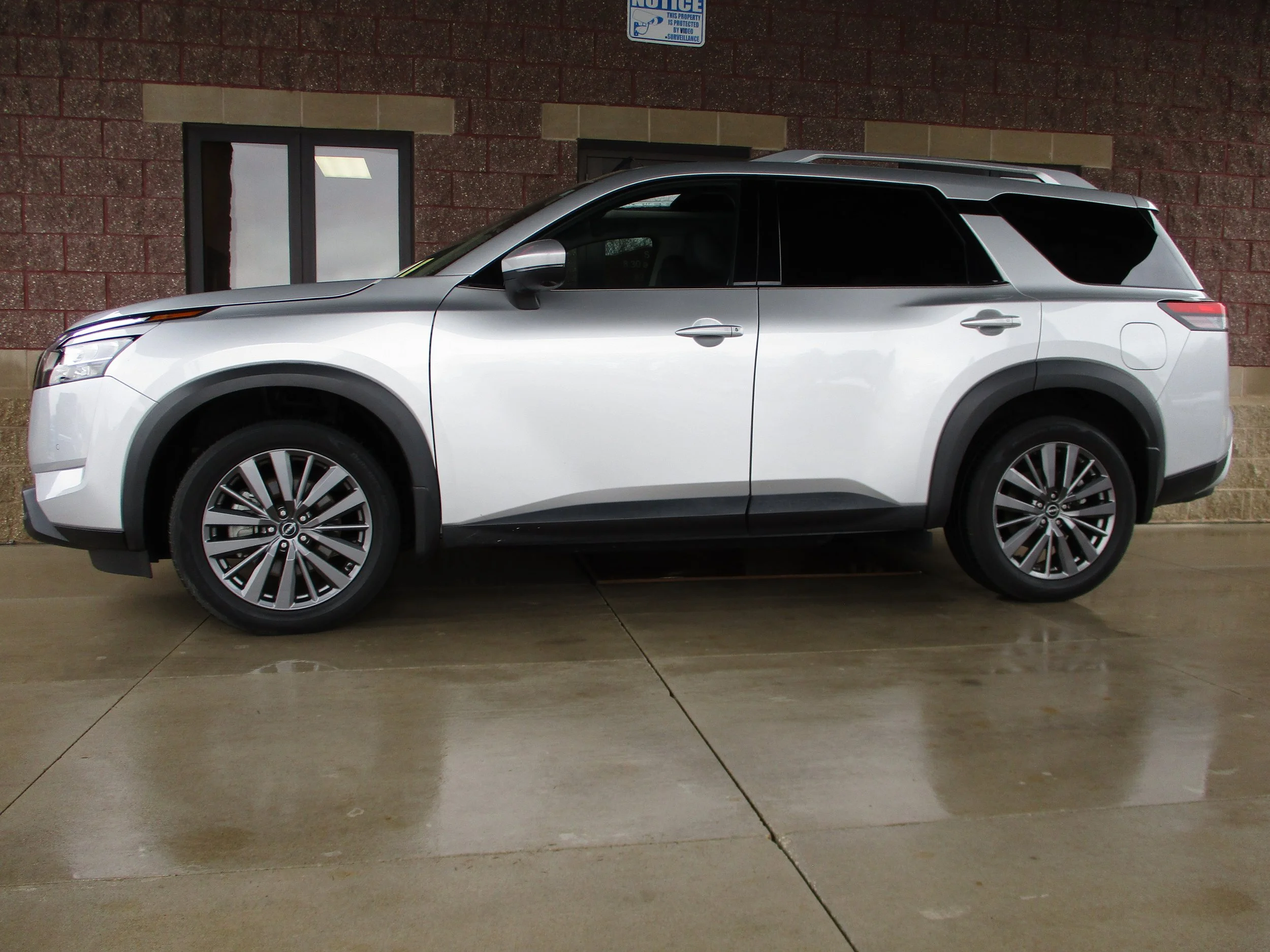 2023 Nissan Pathfinder SL - $37,000