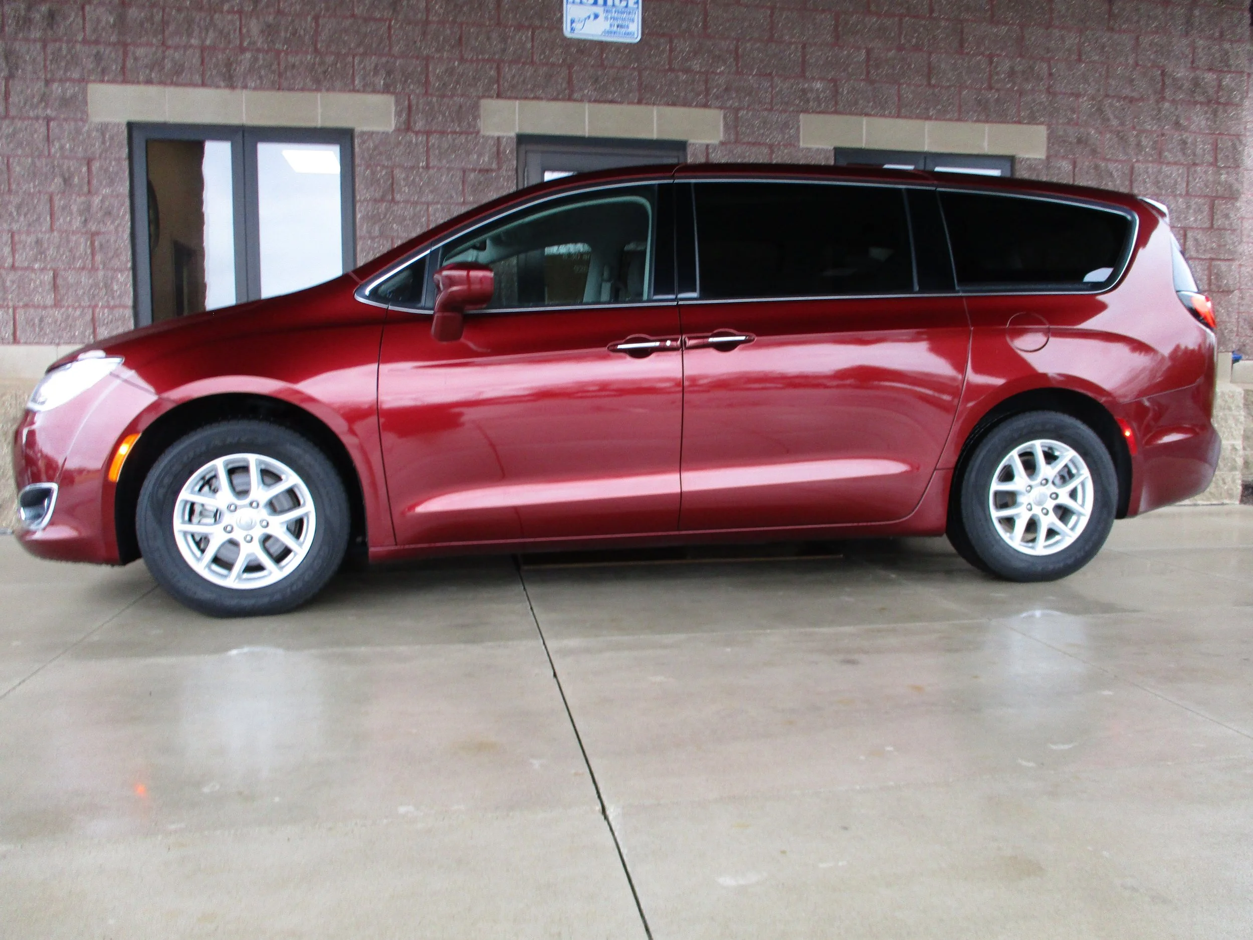 2020 Chrysler Pacifica Touring - $19,500