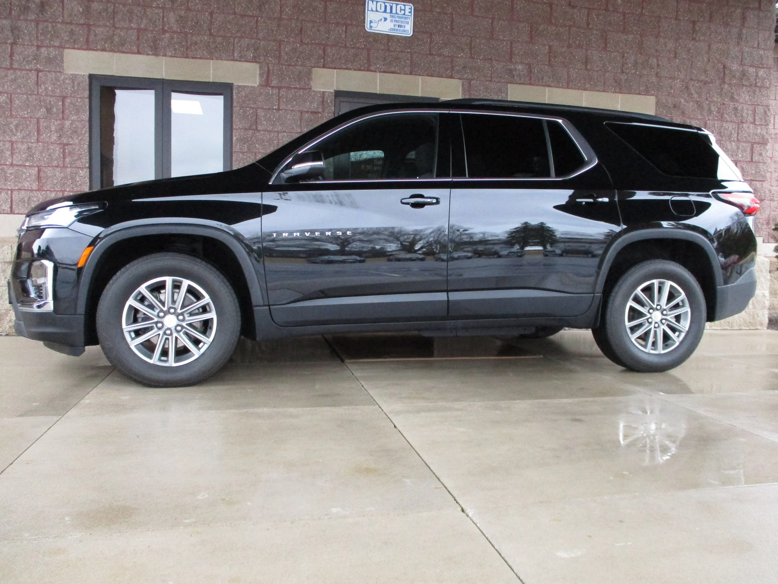 2023 Chevrolet Traverse LT - $33,500