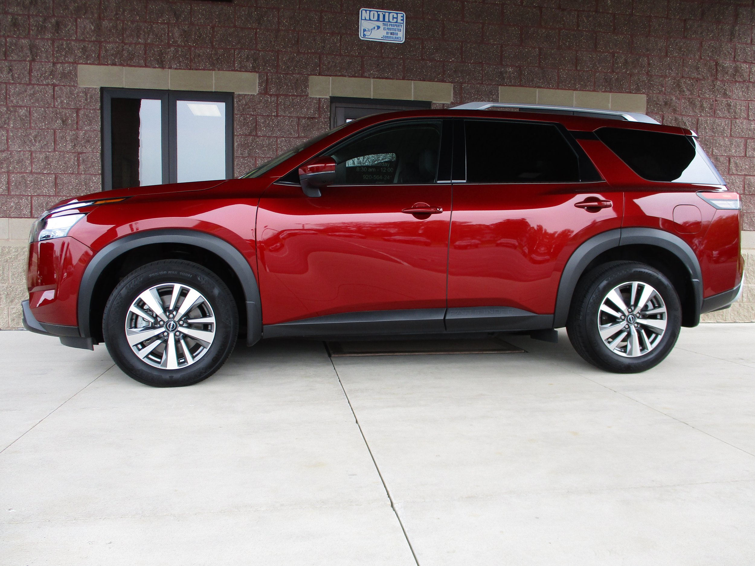 2025 Nissan Pathfinder SL - $38,000