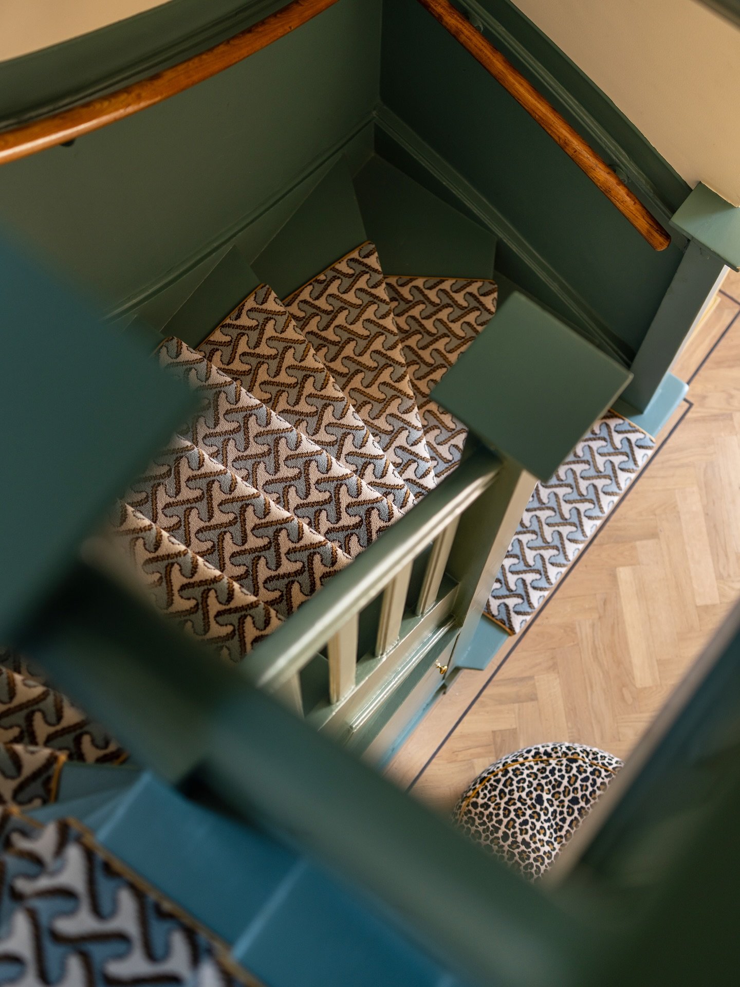 Jaren 30-woning Eindhoven

In Eindhoven kregen we de kans om een prachtige jaren 30-woning volledig nieuw leven in te blazen. We combineerden de charme van vroeger met de technieken van nu en maakten het huis helemaal klaar voor de toekomst. Elke rui