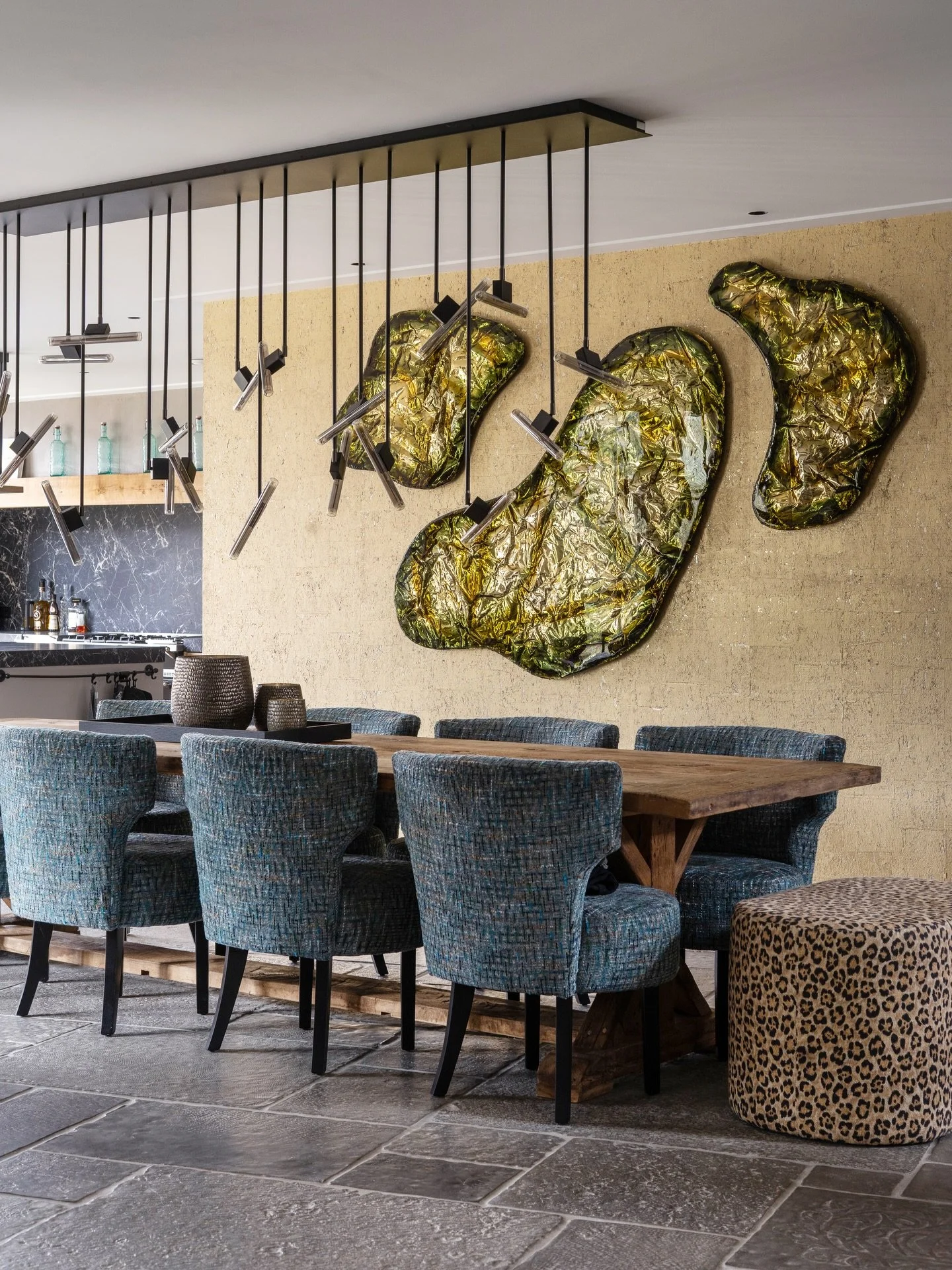 Hello from the other side! De andere kant van de evenaar bedoel ik dan 🥰 De zon en ik spelen een spelletje want hij draait hier de andere kant om. ☀️🔄 Deze halve pinda wordt rood als een kreeftje als hij niet oplet dus draaien we met de schaduw mee