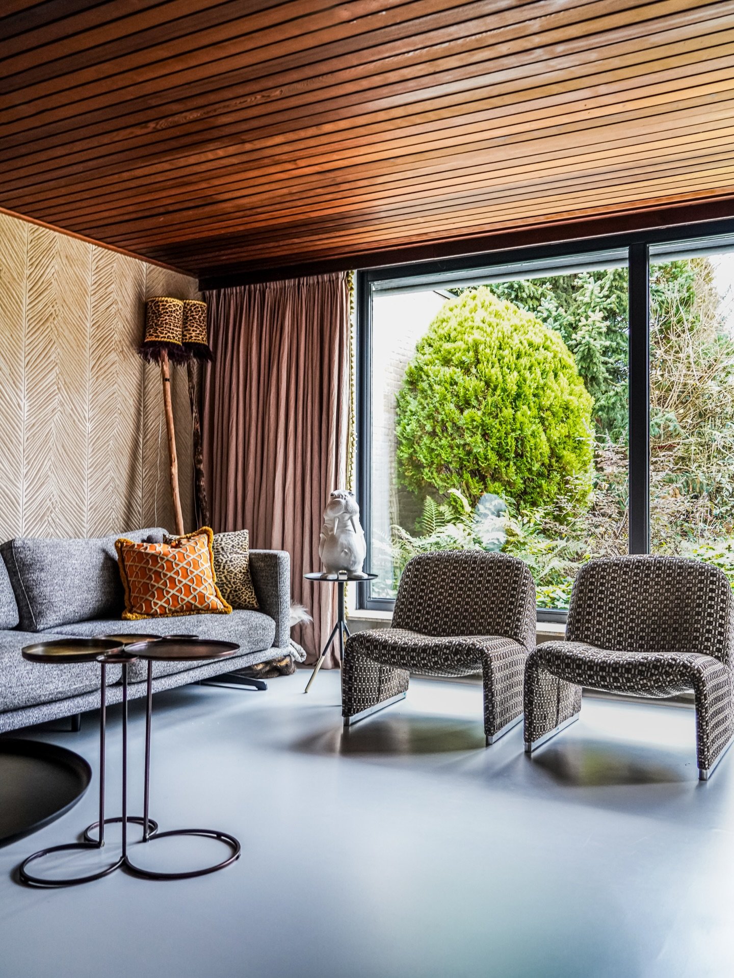 Een van de &lsquo;regels&rsquo; die wij vaak breken:

Alles moet bij elkaar passen.
Nee. Het moet bij de bewoner passen.
Spanning maakt een interieur interessant.
Niet perfectie.

Michel en ik zijn ook in heel veel dingen tegenpolen en door die spann