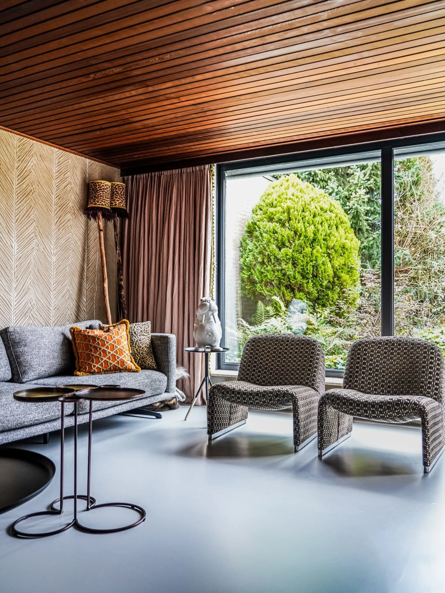 Een van de &lsquo;regels&rsquo; die wij vaak breken:

Alles moet bij elkaar passen.
Nee. Het moet bij de bewoner passen.
Spanning maakt een interieur interessant.
Niet perfectie.

Michel en ik zijn ook in heel veel dingen tegenpolen en door die spann