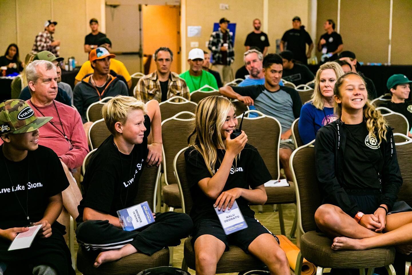 📻*radio static*📻
&ldquo;Ho! Guess what, brah?&rdquo;
⠀
&ldquo;Waddap?&rdquo;
⠀
&ldquo;BWRAG get just 10 course bundles left at their supah presale rate. Go check &lsquo;um!&rdquo;
⠀
&ldquo;No way! Fo&rsquo; realz?&rdquo;
⠀
&ldquo;Fo&rsquo; realz, c