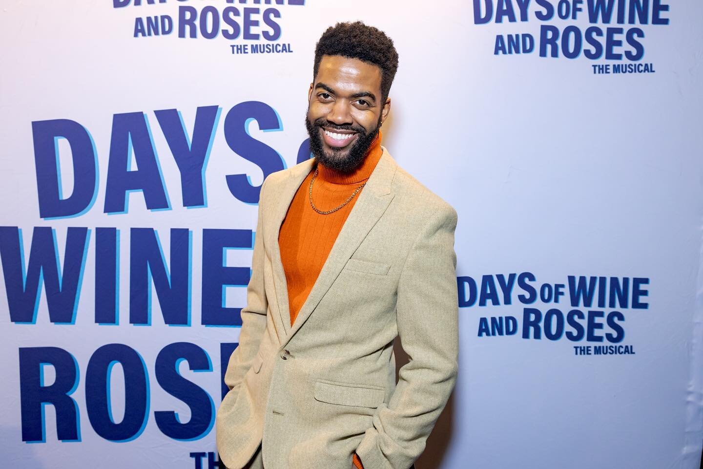 On the 🔴 carpet. @wineandrosesbway 📷: @rebeccajmichelson #redcarpet #broadway #actor #openingnight