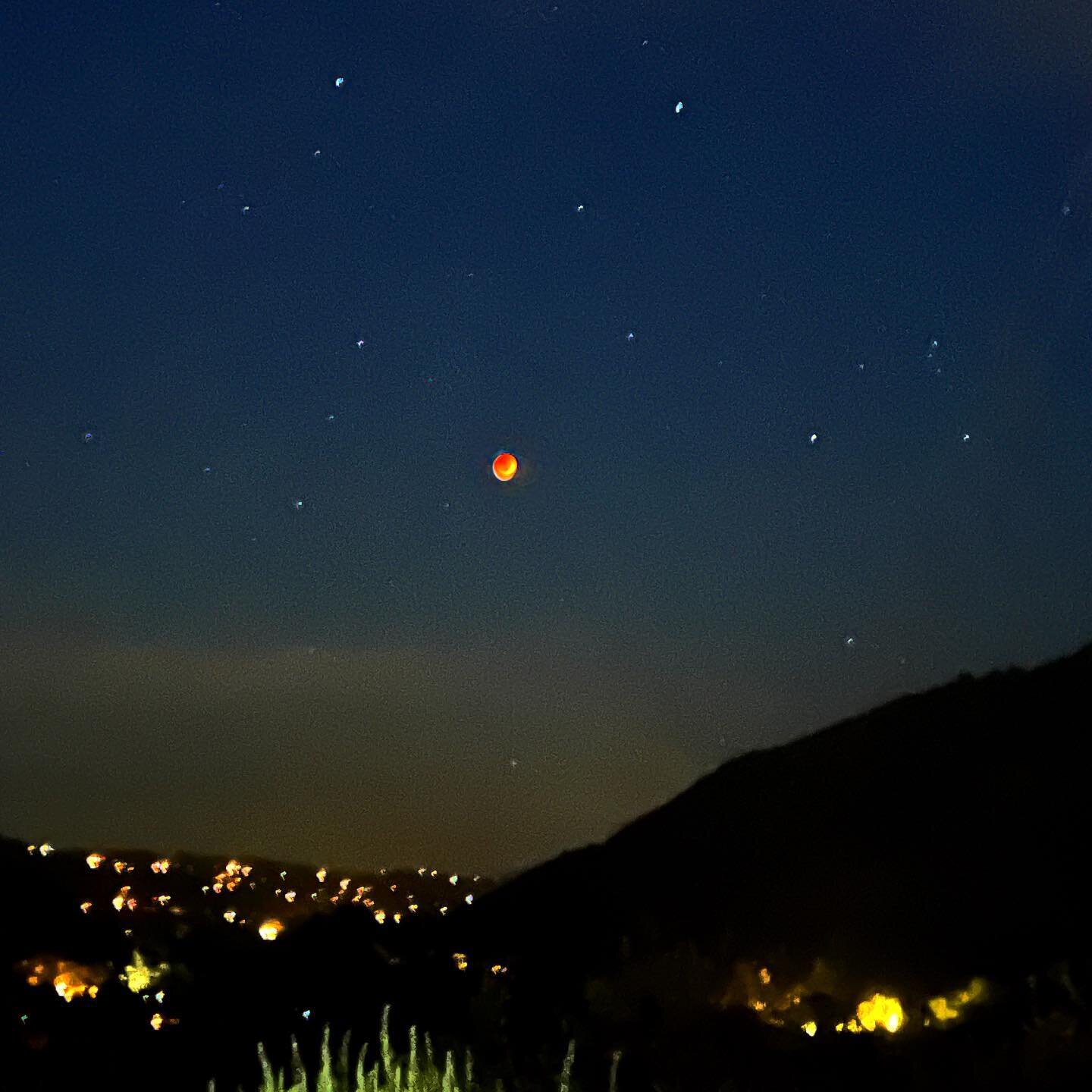 The Full Moon in Scorpio tonight lined up perfectly in opposition to the Sun in Taurus delivering a beautiful #bloodmoon #lunareclipse. This truly was a sight to see and I was so glad to be able to view it from this beautiful vantage point. 

Full mo