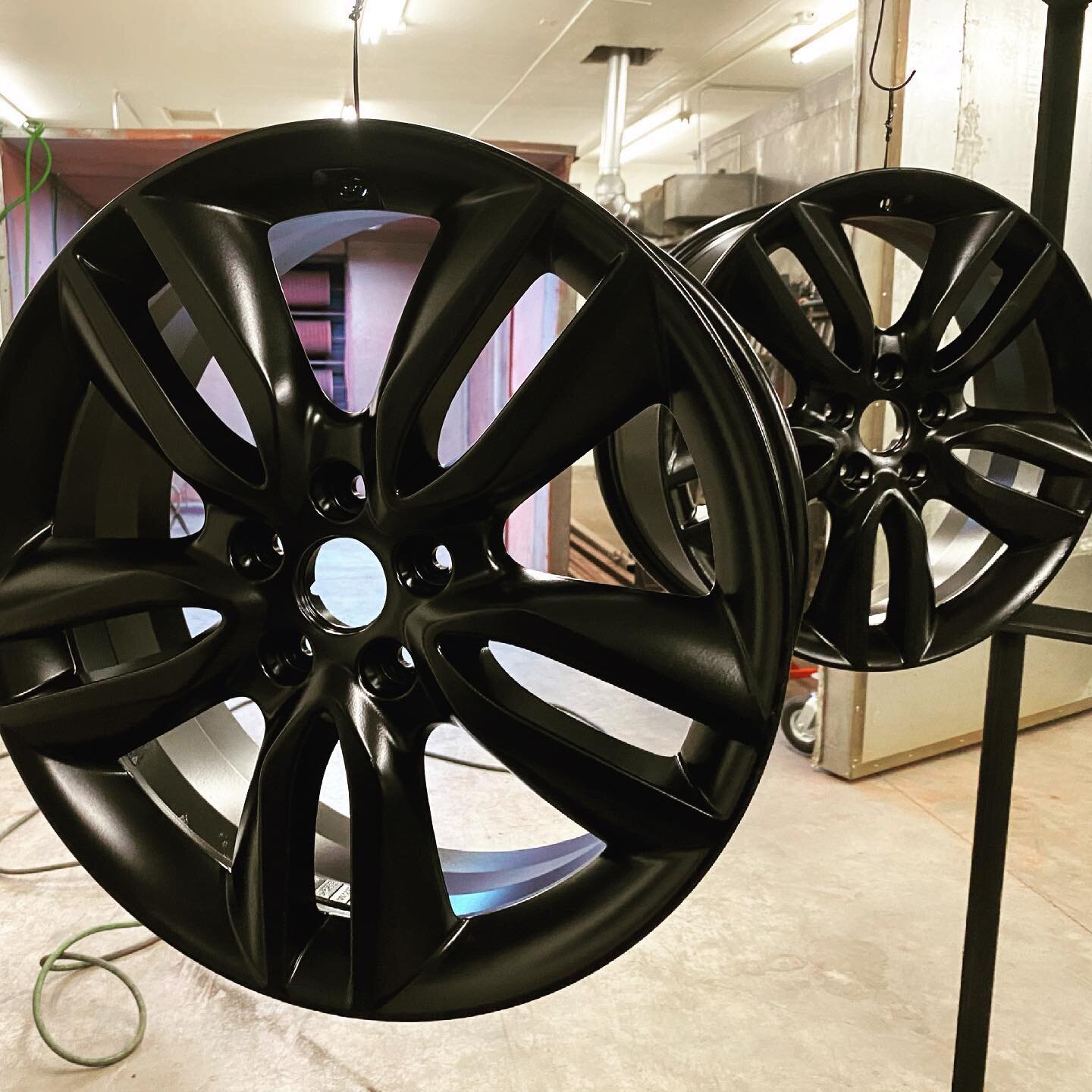let us help you upgrade your rims! ⚫️