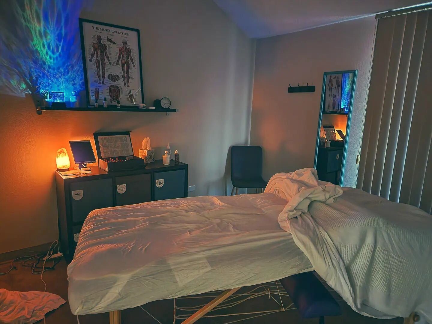 Good Vibes ✨️
...The massage room at the end of a busy day 😌 😴 

#Massage #vibes #goodenergy #goodvibes #massagetherapy #bodywork #wellness #healing #Colorado
