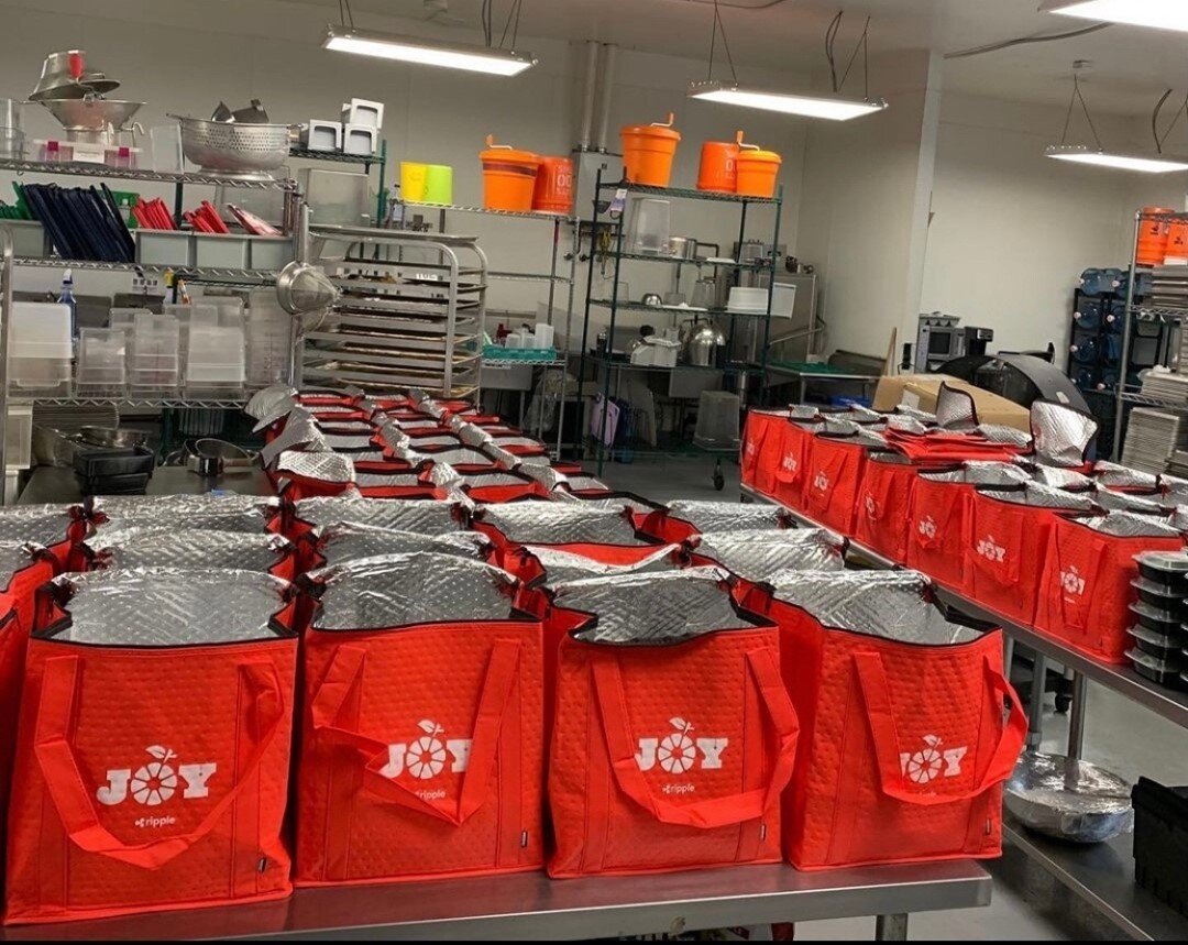 Some #TRISKELEinthewild⁠
⁠
Koozie&reg; Zippered Insulated Grocery Tote