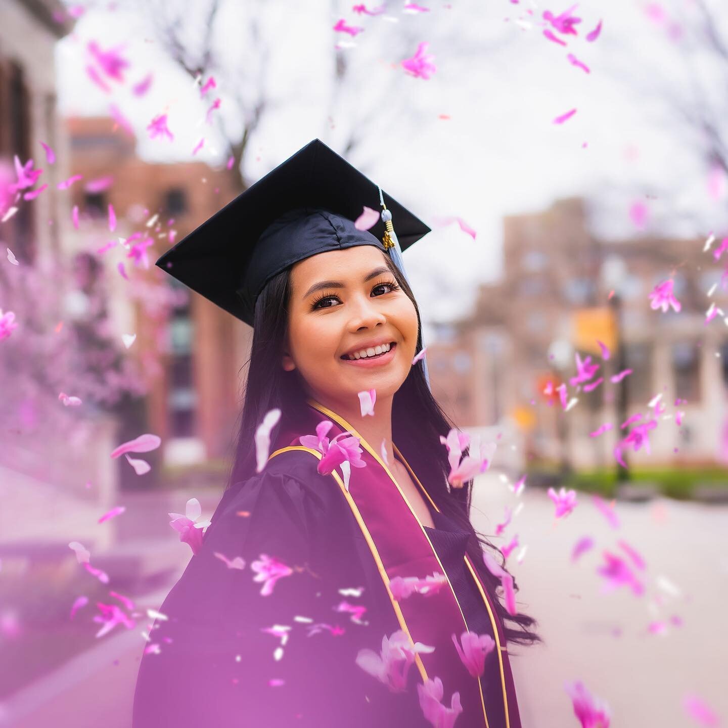 Flowers! Pink!! 🌸

#photography #photo #photoshoot #photographer #photographylovers #photoeveryday #photos #flowers #flowerpedals #graduation #photooftheday